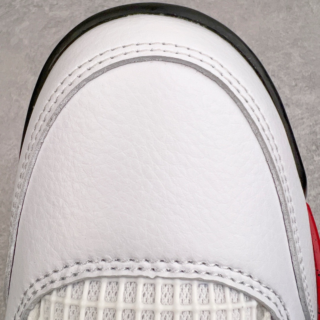 图片[10]-＃KZ神版福利回馈 Air Jordan AJ4 Retro 白黑红 红水泥 DH6927-161 独家外贸特供尺码含 45.5 49.5 50.5 国内外口碑最好最推荐的产品 市场中端王者 亲自操刀耗时半年巨作 全套原纸板楦头开发 确保原汁原味 完美呈现四代版型 一比一鞋头弧度高度鞋身弧度 此版本只针对中端市场 皮料材质有所更替 其他数据细节工艺流程均保持一致 绝不口嗨 细节品控鞋型随意秒杀市面3XX 4XX 原厂TPU网格鞋带扣 正确内里网布 菱角分明不变形无多余毛边 柔软性质感一致于原鞋 市场唯一原厂鞋扣模具 背面可见隐藏注塑口 原厂织唛标 原厂飞人电绣工艺 尾指中部跳三针 独家绑鞋带手法 印刷中底布 四线拉帮 米色美纹纸贴合固定 进口港宝加持 后跟自然饱满 全鞋荧光划线卡点 追求极致完美 每一双都是工艺品 多重QC质检 超越公司货的品控标准 实实在在的免检产品 尺码：40 40.5 41 42 42.5 43 44 44.5 45 45.5 46 47.5 48.5 49.5 50.5-选品中心