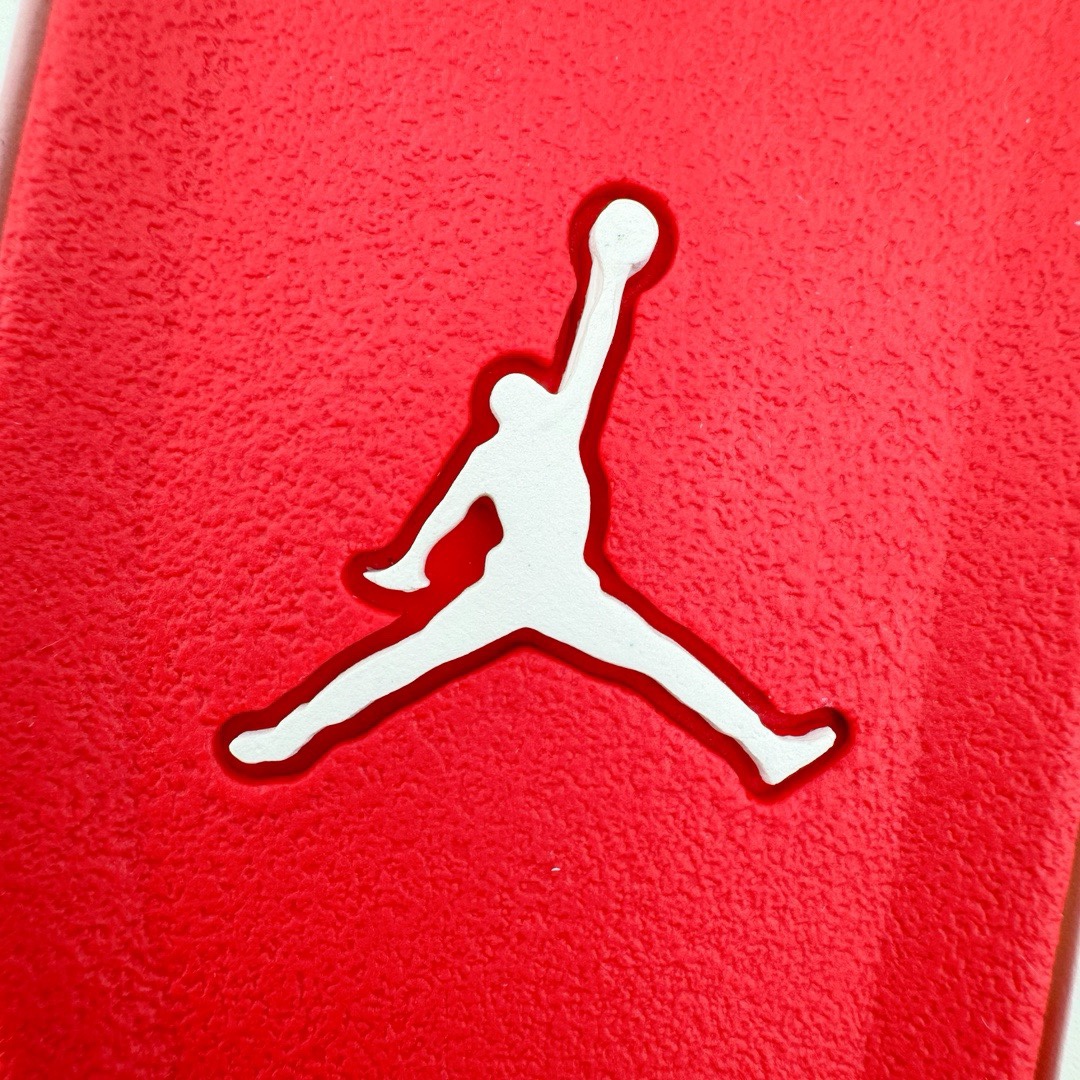 图片[20]-＃KZ神版 Levi’s x Air Jordan AJ4 \\\”Denim\\\” 李维斯联名 牛仔白 AO2571-100 独家外贸特供尺码含 45.5 49.5 50.5 耗时半年巨作 全套原纸板楦头开发 原厂特供牛仔布加持 确保原汁原味 完美呈现四代版型 一比一鞋头弧度高度鞋身弧度 数据细节工艺流程均保持原鞋一致 原厂TPU网格鞋带扣 正确内里网布 菱角分明不变形无多余毛边 柔软性质感一致于原鞋 市场唯一原厂鞋扣模具 背面可见隐藏注塑口 原厂织唛标 原厂飞人电绣工艺 尾指中部跳三针 独家绑鞋带手法 印刷中底布 四线拉帮 米色美纹纸贴合固定 进口港宝加持 后跟自然饱满 全鞋荧光划线卡点 追求极致完美 每一双都是工艺品 多重QC质检 超越公司货的品控标准 实实在在的免检产品 尺码：40 40.5 41 42 42.5 43 44 44.5 45 45.5 46 47.5 48.5 49.5 50.5-选品中心