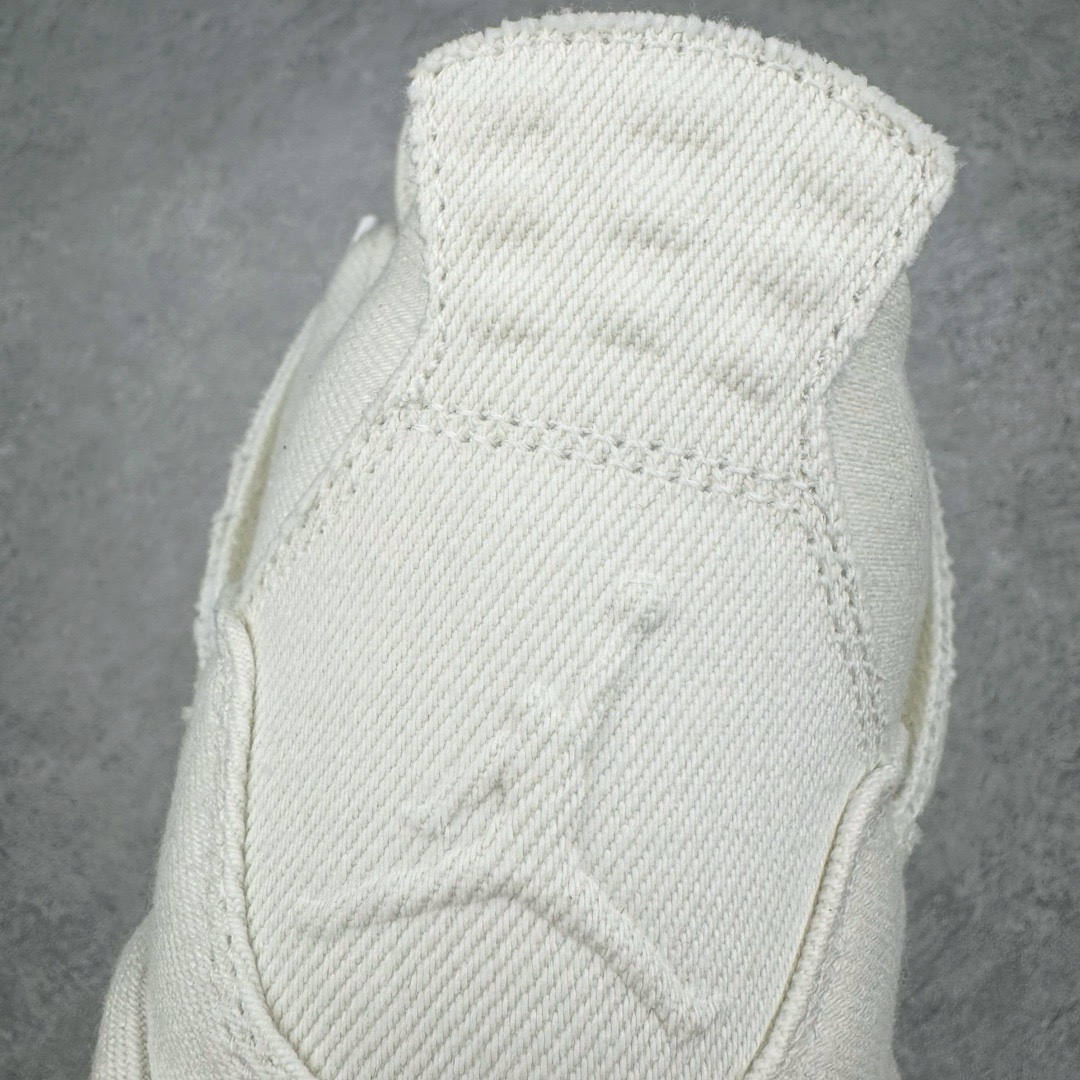 图片[17]-＃KZ神版 Levi’s x Air Jordan AJ4 \\\”Denim\\\” 李维斯联名 牛仔白 AO2571-100 独家外贸特供尺码含 45.5 49.5 50.5 耗时半年巨作 全套原纸板楦头开发 原厂特供牛仔布加持 确保原汁原味 完美呈现四代版型 一比一鞋头弧度高度鞋身弧度 数据细节工艺流程均保持原鞋一致 原厂TPU网格鞋带扣 正确内里网布 菱角分明不变形无多余毛边 柔软性质感一致于原鞋 市场唯一原厂鞋扣模具 背面可见隐藏注塑口 原厂织唛标 原厂飞人电绣工艺 尾指中部跳三针 独家绑鞋带手法 印刷中底布 四线拉帮 米色美纹纸贴合固定 进口港宝加持 后跟自然饱满 全鞋荧光划线卡点 追求极致完美 每一双都是工艺品 多重QC质检 超越公司货的品控标准 实实在在的免检产品 尺码：40 40.5 41 42 42.5 43 44 44.5 45 45.5 46 47.5 48.5 49.5 50.5-选品中心