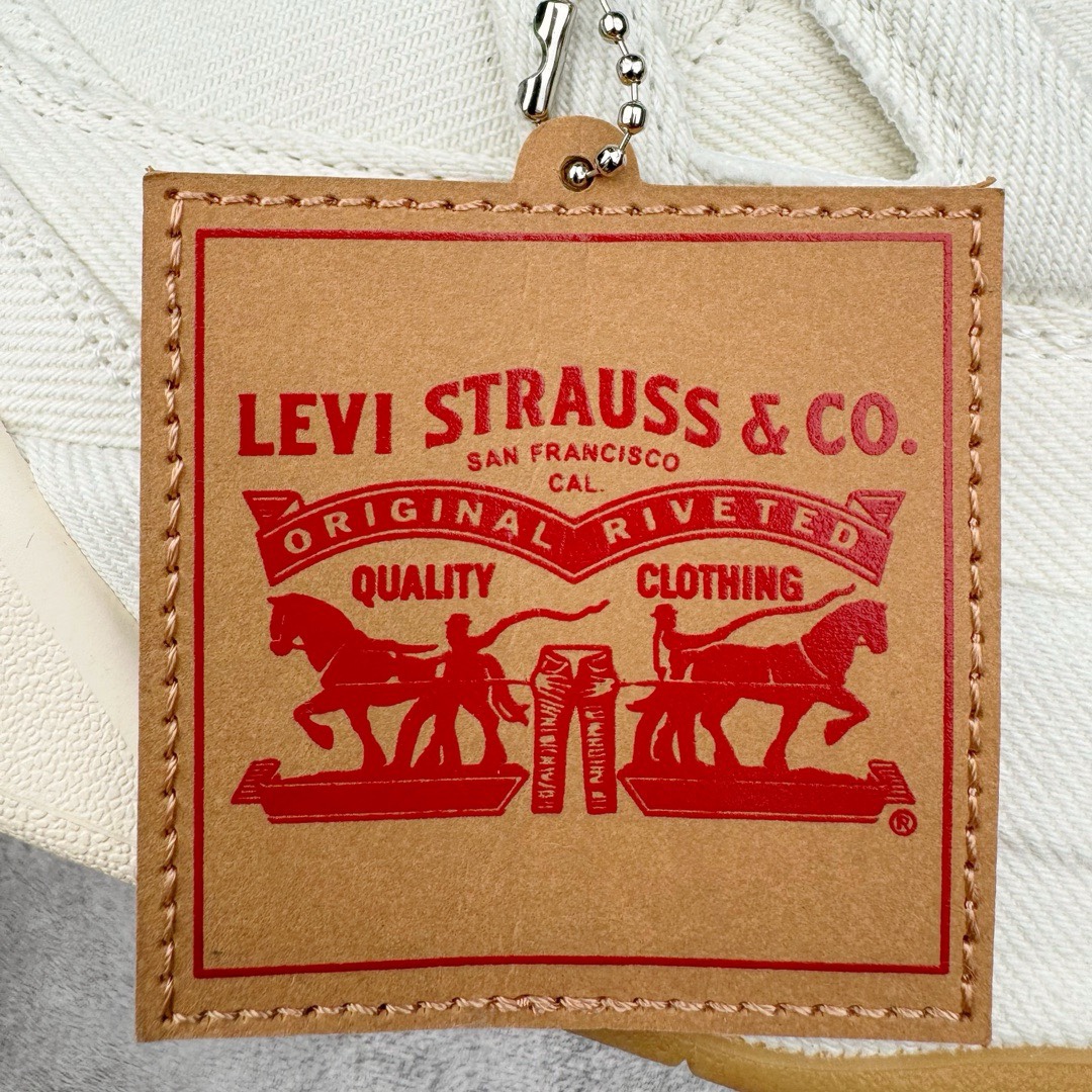 图片[19]-＃KZ神版 Levi’s x Air Jordan AJ4 \\\”Denim\\\” 李维斯联名 牛仔白 AO2571-100 独家外贸特供尺码含 45.5 49.5 50.5 耗时半年巨作 全套原纸板楦头开发 原厂特供牛仔布加持 确保原汁原味 完美呈现四代版型 一比一鞋头弧度高度鞋身弧度 数据细节工艺流程均保持原鞋一致 原厂TPU网格鞋带扣 正确内里网布 菱角分明不变形无多余毛边 柔软性质感一致于原鞋 市场唯一原厂鞋扣模具 背面可见隐藏注塑口 原厂织唛标 原厂飞人电绣工艺 尾指中部跳三针 独家绑鞋带手法 印刷中底布 四线拉帮 米色美纹纸贴合固定 进口港宝加持 后跟自然饱满 全鞋荧光划线卡点 追求极致完美 每一双都是工艺品 多重QC质检 超越公司货的品控标准 实实在在的免检产品 尺码：40 40.5 41 42 42.5 43 44 44.5 45 45.5 46 47.5 48.5 49.5 50.5-选品中心