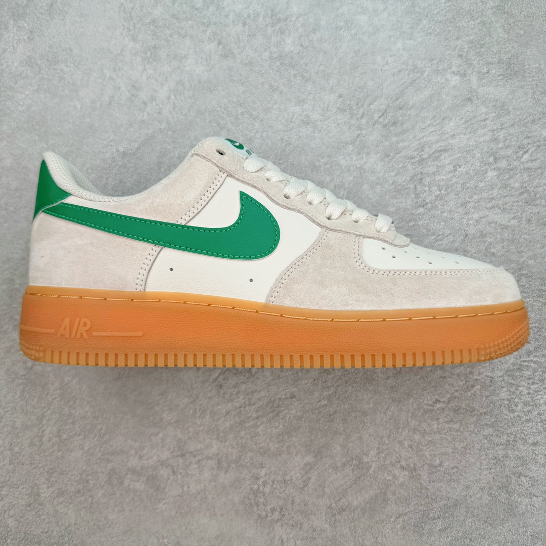 💰200 NK Air Force 1´07 Low 空军一号低帮百搭休闲运动板鞋 FQ8714-001 柔软、弹性十足的缓震性能和出色的中底设计 横跨复古与现代的外型结合 造就出风靡全球 三十多年的Force 1 直到今天还深受青睐 SIZE：36 36.5 37.5 38 38.5 39 40 40.5 41 42 42.5 43 44 44.5 45 编码：Tby2936070-运动鞋