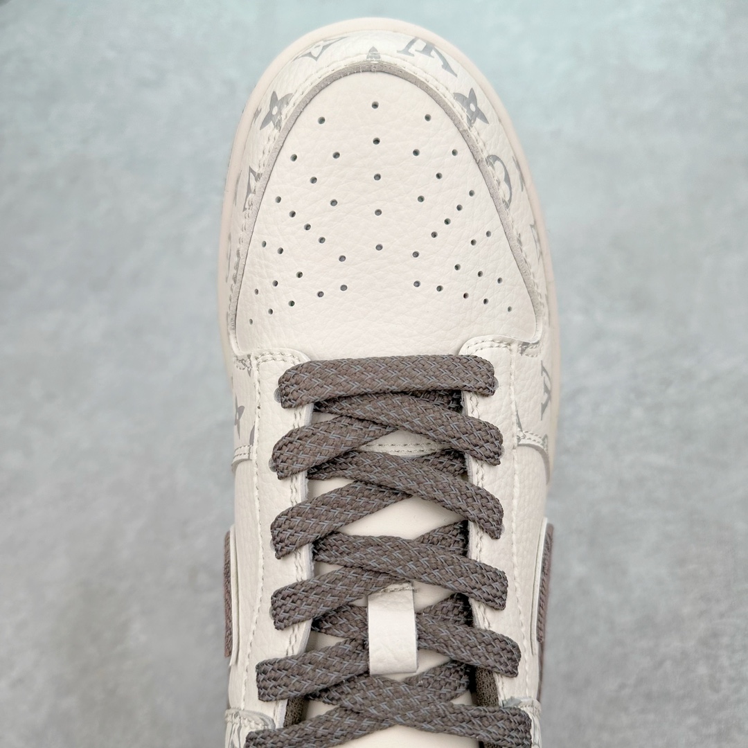 图片[4]-NK Dunk Low 定制配色 FC1688-131 大厂出品 极力推荐 原装头层材料 独家版型蒸餾加工帶來的是更好的视觉和脚感体验大厂纯原品质出货 清洁度 电绣工艺 皮料切割干净无任何毛边 细节完美 尺码：36 36.5 37.5 38 38.5 39 40 40.5 41 42 42.5 43 44 44.5 45 46 47.5-选品中心