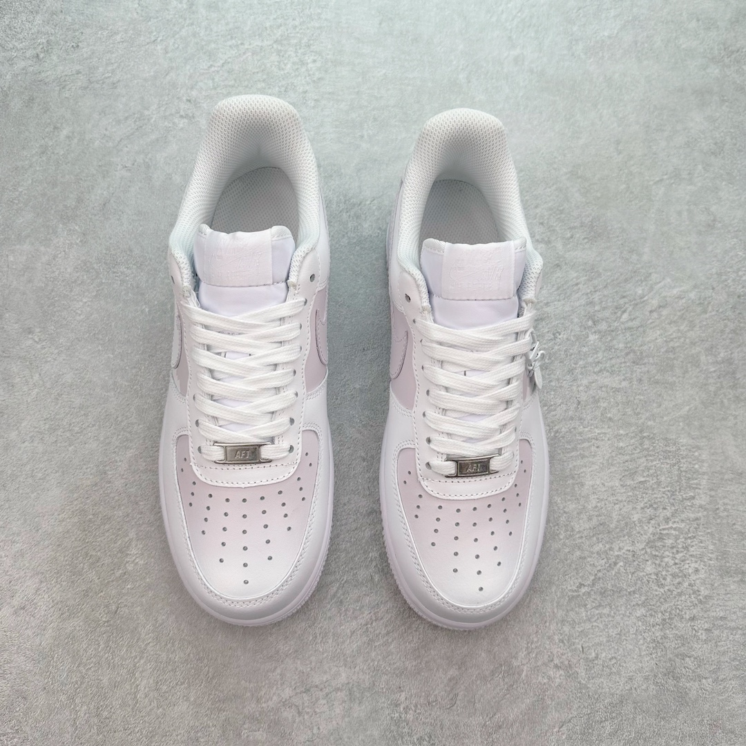 图片[2]-NK Air Force 1´07 Low 空军一号低帮百搭休闲运动板鞋 CW2288-111 柔软、弹性十足的缓震性能和出色的中底设计 横跨复古与现代的外型结合 造就出风靡全球 三十多年的Force 1 直到今天还深受青睐 尺码：36 36.5 37.5 38 38.5 39 40 40.5 41 42 42.5 43 44 44.5 45-选品中心