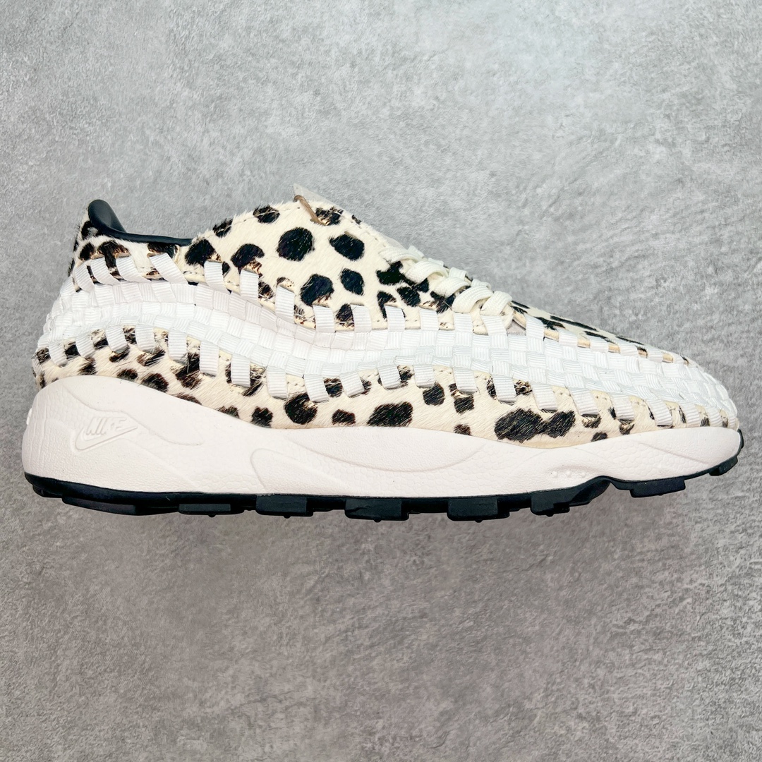 💰240 ＃C版纯原 NK Air Footscape Woven 足部编织系列低帮户外风休闲运动慢跑鞋 FB1959-102 NK Woven 编织设计一直是潮流圈玩家格外青睐的独特元素 依然还是那个熟悉的感觉，在阔别街头多年之后，它的再度回归，无疑为大家的潮流穿搭又将带来新的选择。舒适经典鞋款，耀眼回归。Footscape 选用加宽鞋头和鞋外侧鞋带，提供另类的自然畅动贴合度。不对称梭织细节具有双重功能，既可点缀柔软的麂皮鞋面，又可增添足部包覆感。内部配有超柔软泡棉中底和鞋跟 Nike Air 缓震设计。舒适脚感，让你一穿上就讚叹不已。SIZE：36 36.5 37.5 38 38.5 39 40 40.5 41 42 42.5 43 44 44.5 45 编码：Cby3936010-运动鞋