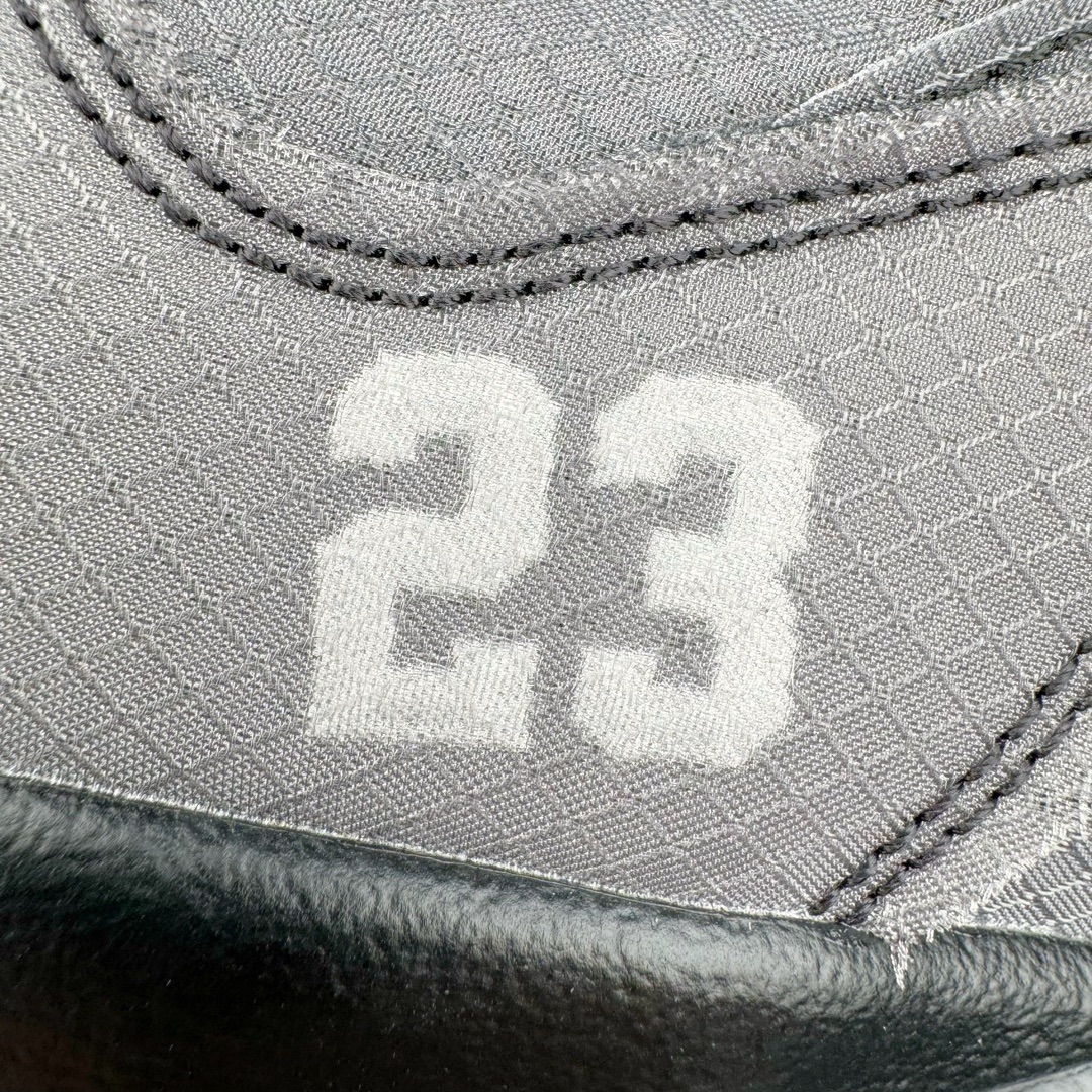 图片[10]-＃Ljr特供 Off-White™ x Air Jordan Retro AJ5 OW联名黑蝉翼 DH8565-100 全新改良批次 恪守真诚 承诺混一赔十 高端零售裸鞋圈特供批次 SZ原厂全套原楦原纸板冲刀磨具开发 原厂皮料加持 原厂港宝加持定型后跟R度完美 同源原厂电绣 飞翼针数密度立体效果一致 百分百一致原鞋 原厂拉帮工艺 针距密度一致 后跟弧度收口自然不对折 极致一眼正品既视感 进口玻璃冲刀皮料裁剪零毛边 全鞋电脑针车工艺 品控清洁度最高QC检验标准 免检产品 原厂订购鞋盒、鞋标、防尘纸、鞋撑、鞋带 追求极致的原厂味道 尺码：40.5 41 42 42.5 43 44 44.5 45 46 47.5-选品中心