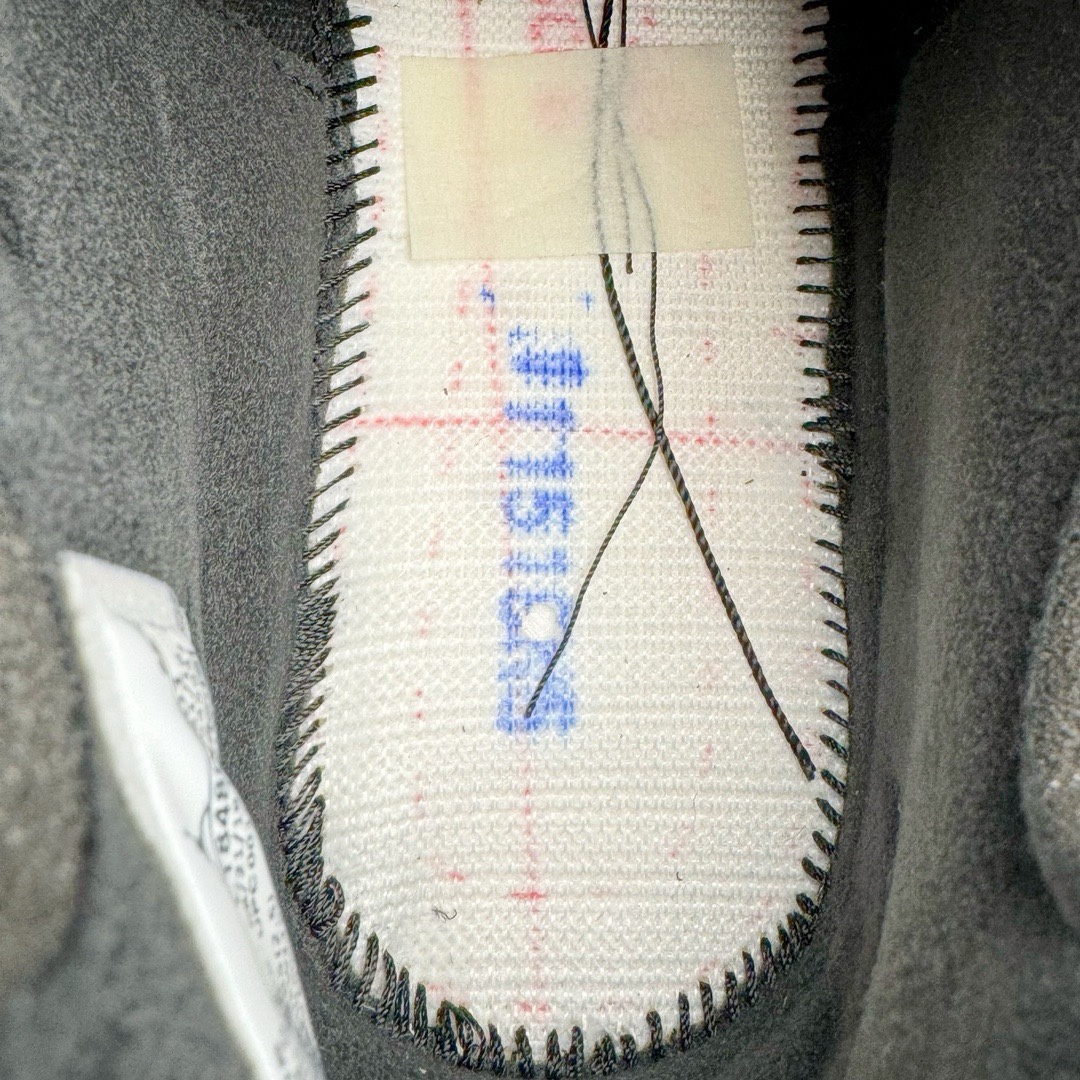 图片[24]-＃Ljr特供 Off-White™ x Air Jordan Retro AJ5 OW联名黑蝉翼 DH8565-100 全新改良批次 恪守真诚 承诺混一赔十 高端零售裸鞋圈特供批次 SZ原厂全套原楦原纸板冲刀磨具开发 原厂皮料加持 原厂港宝加持定型后跟R度完美 同源原厂电绣 飞翼针数密度立体效果一致 百分百一致原鞋 原厂拉帮工艺 针距密度一致 后跟弧度收口自然不对折 极致一眼正品既视感 进口玻璃冲刀皮料裁剪零毛边 全鞋电脑针车工艺 品控清洁度最高QC检验标准 免检产品 原厂订购鞋盒、鞋标、防尘纸、鞋撑、鞋带 追求极致的原厂味道 尺码：40.5 41 42 42.5 43 44 44.5 45 46 47.5-选品中心