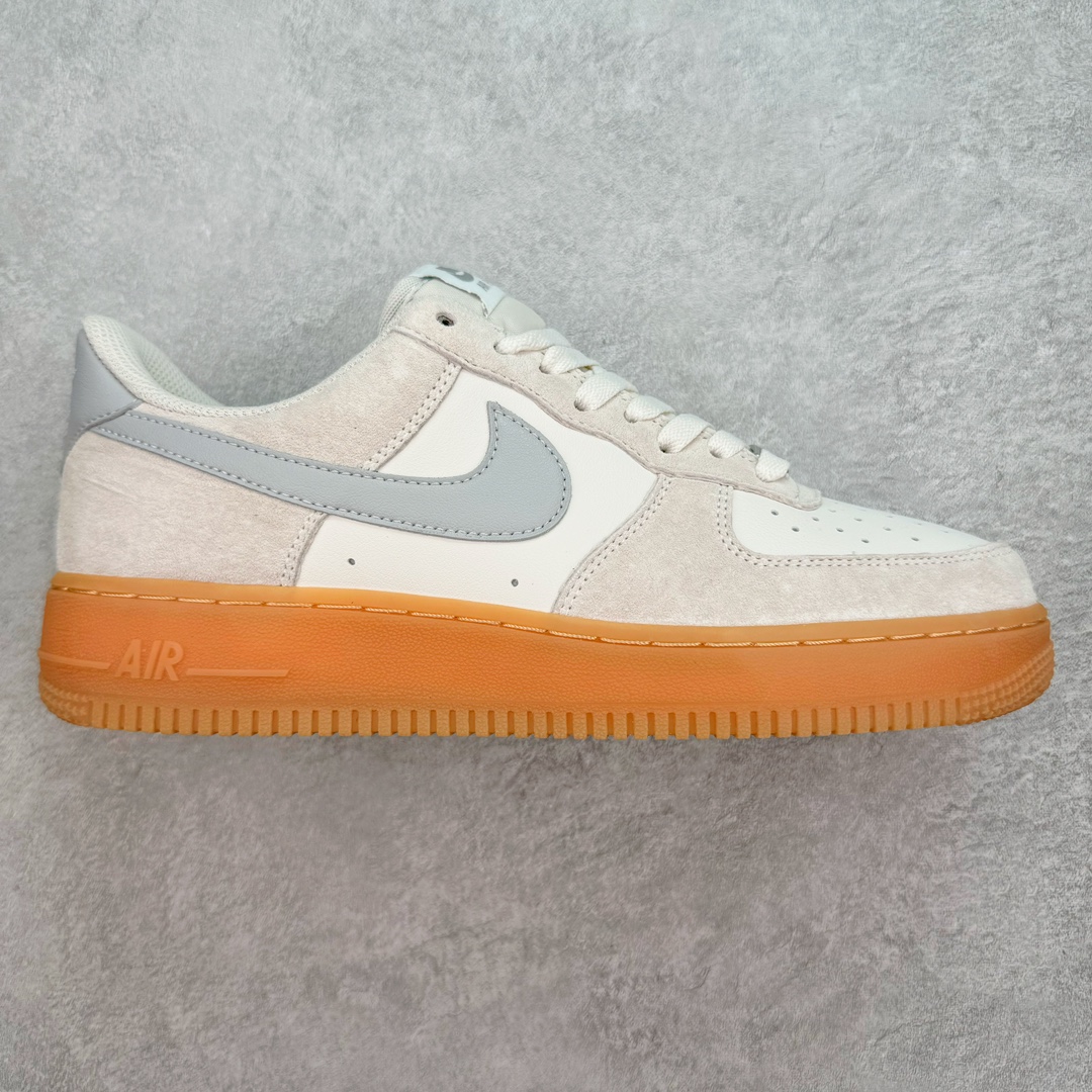 💰200 NK Air Force 1´07 Low 空军一号低帮百搭休闲运动板鞋 FQ8714-002 柔软、弹性十足的缓震性能和出色的中底设计 横跨复古与现代的外型结合 造就出风靡全球 三十多年的Force 1 直到今天还深受青睐 SIZE：36 36.5 37.5 38 38.5 39 40 40.5 41 42 42.5 43 44 44.5 45 编码：Tby2936070-运动鞋