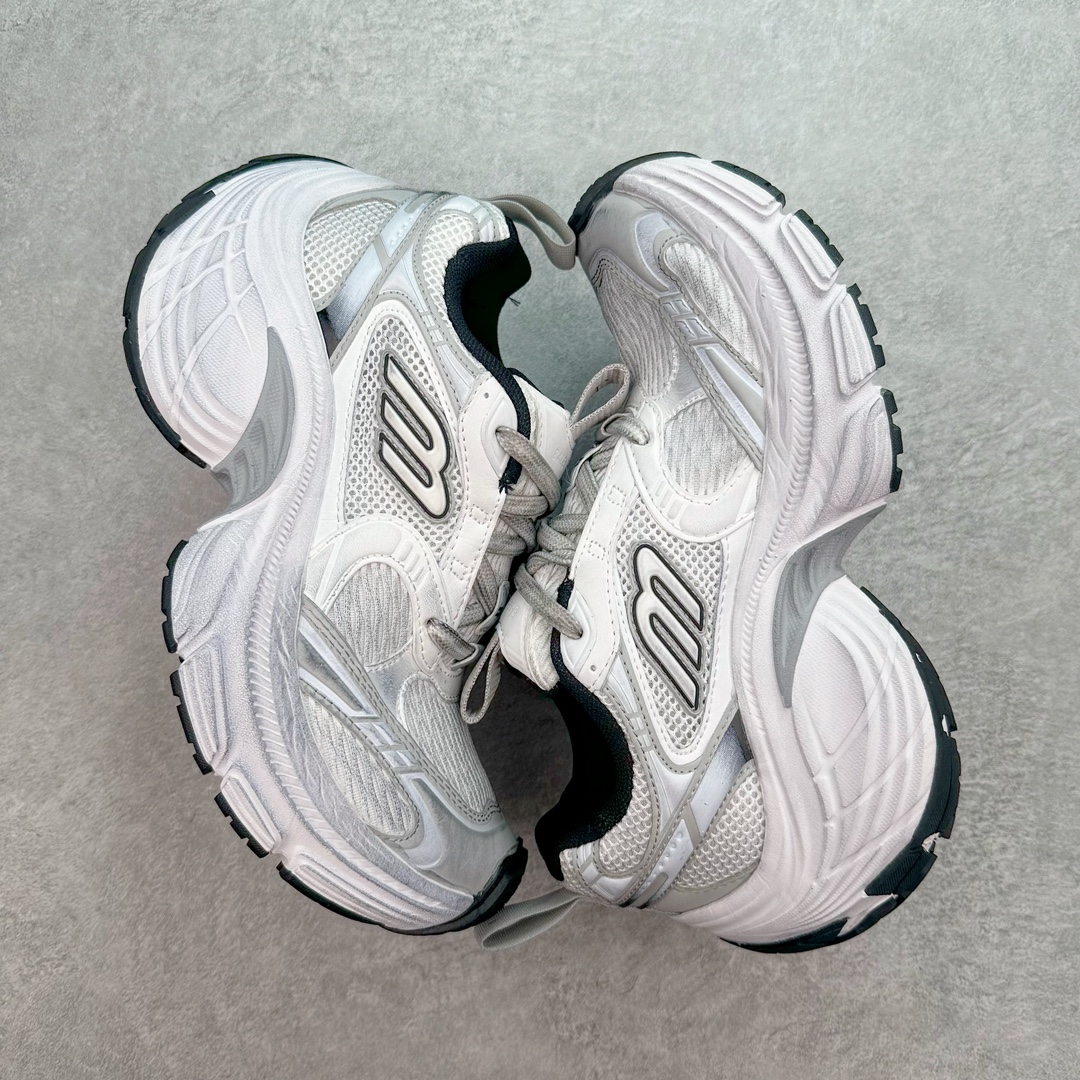 图片[3]-💰240 ＃TG BALENCIAGA 10XL Sneakers 巴黎世家网布系带低帮走秀复古老爹鞋 展现品牌对于新潮事物的热情 这款鞋子拥有巨大尺寸和醒目设计 符合当下”老爹鞋”的趋势 鞋子采用银灰配色 营造出低调而不失华丽的效果 10XL的尺码使它成为市场中最显眼的存在 适合追求个性化的人群 Balenciaga始终站在时尚前沿 此次发布的产品再次体现了他们的创新能力 尺码：35 36 37 38 39 40 41 42 43 44 45 46 编码：by3936010-运动鞋