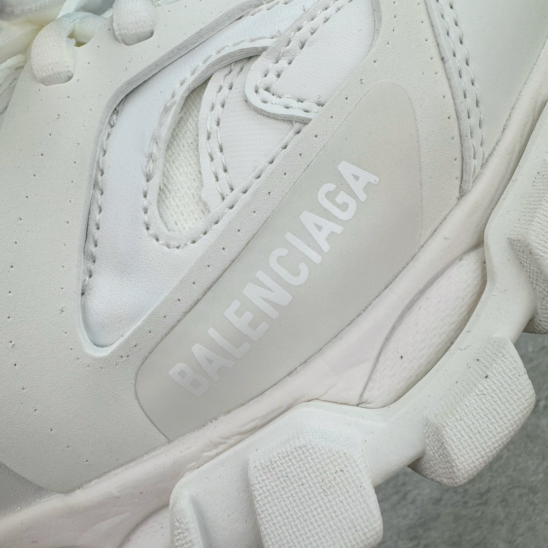 图片[15]-💰420 ＃纯原 BALENCIAGA Track Trainers 巴黎世家 3.0代复古野跑姥爹潮流百搭慢跑鞋 成份：47%涤纶 40%聚氨酯纤维 13%Nylon 采用尼龙和网眼布制成 100%不含皮革 尺码饰于足尖 鞋后跟压印Track字样 外底正面压印BB标识 外侧印有Balenciaga印花 鞋舌压印Balenciaga标识 双鞋带以常规方式打结 后帮及鞋舌配有拉环鞋提 动态鞋底设计 为双脚带来后续的助力 50毫米鞋弓 水洗做旧风格 中国制造 此商品提供Balenciaga防尘袋和包装盒 尺码：35/46 编码：Xby4936090-运动鞋