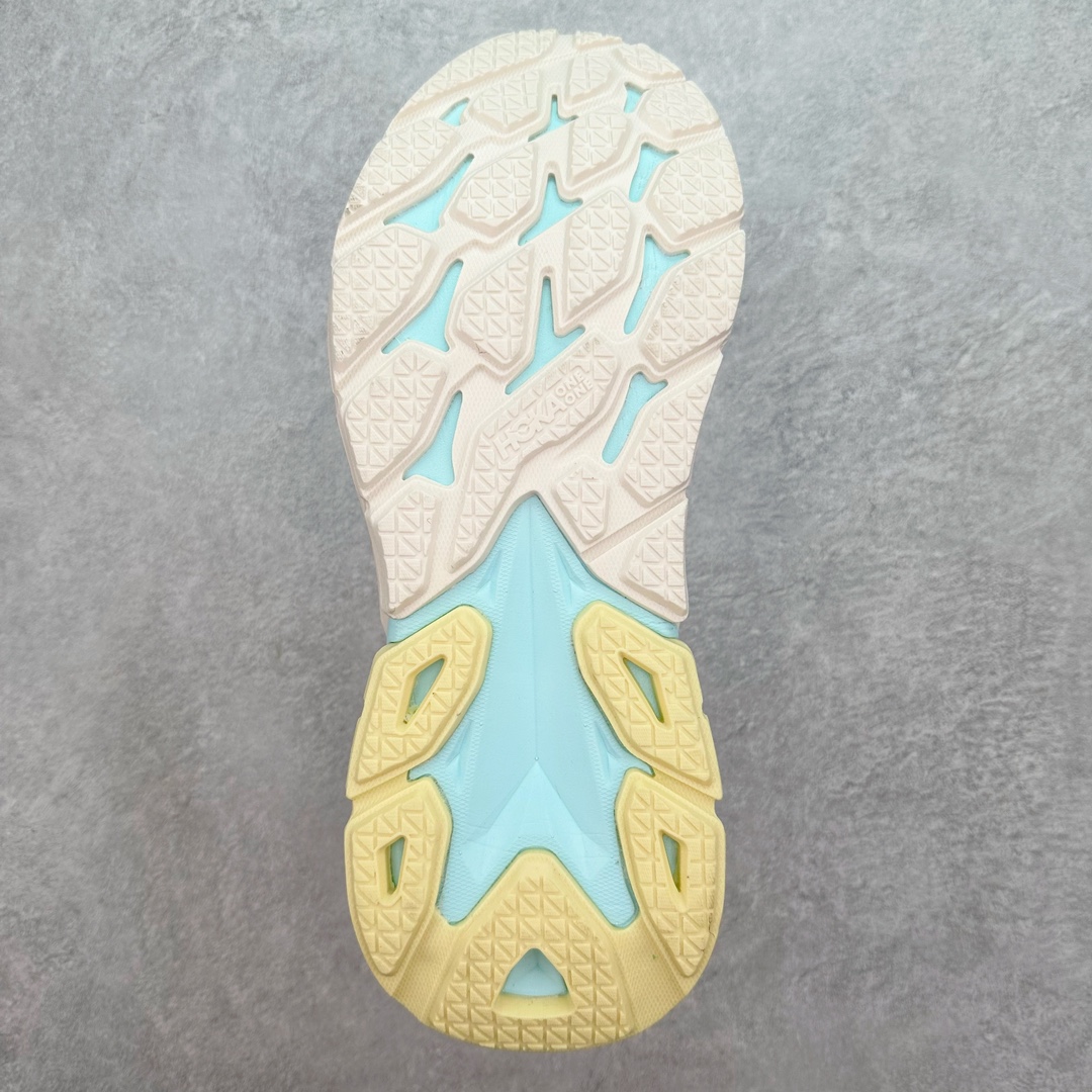 图片[9]-＃福利特价 HOKA ONE ONE Clifton Wide 克里夫顿8代专业性能减震公路跑步鞋 作为克利夫顿系列中的新款 克利夫顿 8提供比其前身更柔软的运动体验 基于使 Clifton 成为HOKA 穿着者入门的几何形状 重新诠释了我们超轻中底泡沫 几乎消失在脚下 屡获殊荣的Clifton特许经营中的最新产品 继续提供柔和轻巧的完美结合 Clifton 8采用更轻便 反应更灵敏的中底以及相同的骑行特性 具有流线型轮廓和由工程网眼制成的最新鞋面 尺码：36 36.5 37.5 38 38.5 39 40 40.5 41 42 42.5 43 44 44.5 45-选品中心