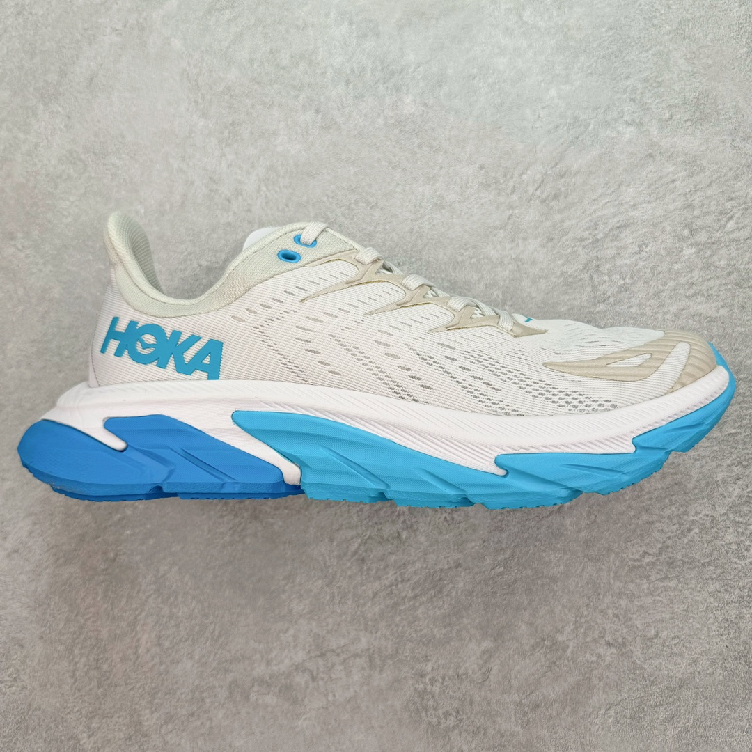 💰130 ＃福利特价‼HOKA ONE ONE Clifton Wide 克里夫顿8代专业性能减震公路跑步鞋 作为克利夫顿系列中的新款 克利夫顿 8提供比其前身更柔软的运动体验 基于使 Clifton 成为HOKA 穿着者入门的几何形状 重新诠释了我们超轻中底泡沫 几乎消失在脚下 屡获殊荣的Clifton特许经营中的最新产品 继续提供柔和轻巧的完美结合 Clifton 8采用更轻便 反应更灵敏的中底以及相同的骑行特性 具有流线型轮廓和由工程网眼制成的最新鞋面 SIZE：36 36.5 37.5 38 38.5 39 40 40.5 41 42 42.5 43 44 44.5 45 编码：Zby2936000-运动鞋