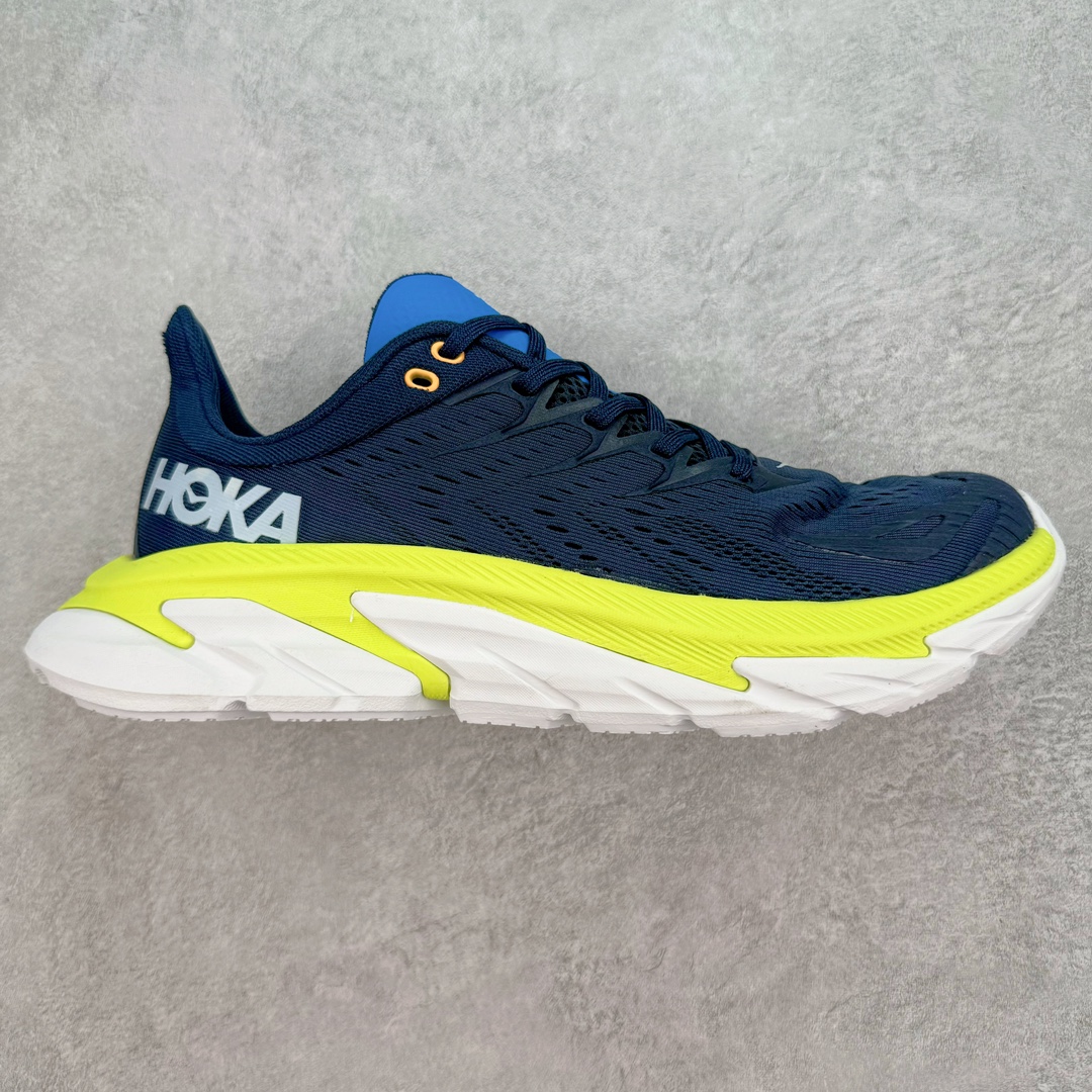 💰130 ＃福利特价‼HOKA ONE ONE Clifton Wide 克里夫顿8代专业性能减震公路跑步鞋 作为克利夫顿系列中的新款 克利夫顿 8提供比其前身更柔软的运动体验 基于使 Clifton 成为HOKA 穿着者入门的几何形状 重新诠释了我们超轻中底泡沫 几乎消失在脚下 屡获殊荣的Clifton特许经营中的最新产品 继续提供柔和轻巧的完美结合 Clifton 8采用更轻便 反应更灵敏的中底以及相同的骑行特性 具有流线型轮廓和由工程网眼制成的最新鞋面 SIZE：36 36.5 37.5 38 38.5 39 40 40.5 41 42 42.5 43 44 44.5 45 编码：Zby2936000-运动鞋