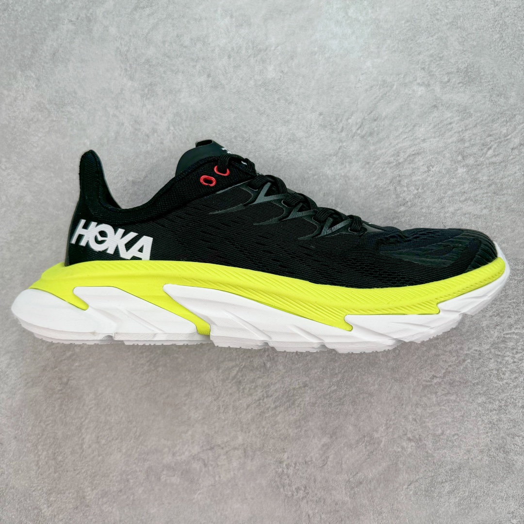 💰130 ＃福利特价‼HOKA ONE ONE Clifton Wide 克里夫顿8代专业性能减震公路跑步鞋 作为克利夫顿系列中的新款 克利夫顿 8提供比其前身更柔软的运动体验 基于使 Clifton 成为HOKA 穿着者入门的几何形状 重新诠释了我们超轻中底泡沫 几乎消失在脚下 屡获殊荣的Clifton特许经营中的最新产品 继续提供柔和轻巧的完美结合 Clifton 8采用更轻便 反应更灵敏的中底以及相同的骑行特性 具有流线型轮廓和由工程网眼制成的最新鞋面 SIZE：36 36.5 37.5 38 38.5 39 40 40.5 41 42 42.5 43 44 44.5 45 编码：Zby2936000-运动鞋