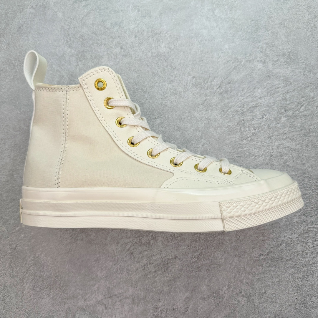 💰140 Converse Chuck 1970s 白金n2024第一双鞋不忍下脚的匡威奶油云朵 CONVERSE高帮奶油金标拼接n鞋身内侧及外侧和Logo都是金色拼接结构 搭配金扣让鞋子看起来没有那么单调 小白鞋很百搭 适合碎花裙和浅色牛仔裤 夏日必备 货号：A08232C 尺码：35-44（36.5 37.5 39.5 41.5 42.5） 编码：by2936010-运动鞋