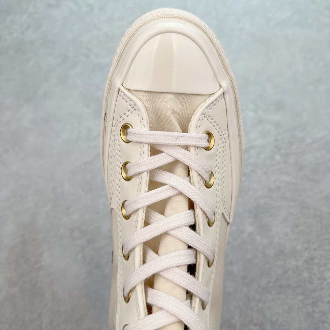 图片[4]-💰140 Converse Chuck 1970s 白金n2024第一双鞋不忍下脚的匡威奶油云朵 CONVERSE高帮奶油金标拼接n鞋身内侧及外侧和Logo都是金色拼接结构 搭配金扣让鞋子看起来没有那么单调 小白鞋很百搭 适合碎花裙和浅色牛仔裤 夏日必备 货号：A08232C 尺码：35-44（36.5 37.5 39.5 41.5 42.5） 编码：by2936010-运动鞋