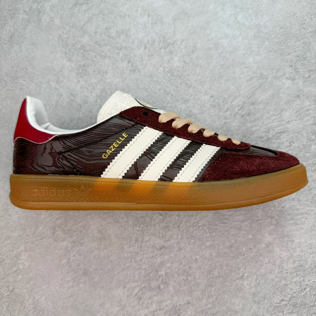 💰170 AD Gazelle Indoor Trainers 羚羊内训系列低帮复古百搭休闲运动德训风板鞋 JP5671 90年代经典的复刻版！自60年代以足球训练鞋面世以来,Gazelle就以其经典设计席卷全球。1991年版本的复刻,再造经典Gazelle。采用皮革打造,搭配浊色细节,让这款经典更加简约。尺码：36 36⅔ 37⅓ 38 38⅔ 39⅓ 40 40⅔ 41⅓ 42 42⅔ 43⅓ 44 45 编码：Fby2936040-运动鞋