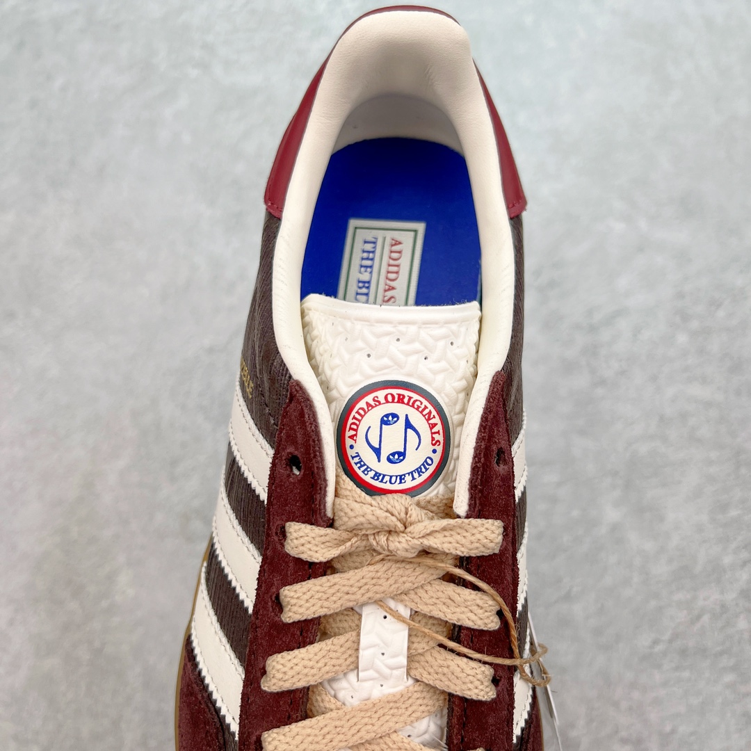 图片[5]-💰150 ＃MF AD Original Gazelle Indoor Trainers 瞪羚室内鞋系列低帮复古百搭休闲运动德训风板鞋 JP5671 高端零售特供批次 原厂定制长毛翻毛皮组合环保纤维革鞋面材质 内置环保海玻璃鞋垫 外置RB橡胶大底 产品品控稳定性领先行业 原厂全套原楦原纸板冲刀磨具开发 原厂皮料加持 原厂港宝加持定型后跟R度完美 将复古进行到底 简约流畅 三十年不变经典 这款Gazelle运动鞋 无论面料、配色、质感或设计 都只在重现其1991年原款的经典 皮革鞋面 撞色三条纹和鞋跟标的设计 力求呈现90年代的经典复古风潮 Samba火热的同时 也带动了其它的复古鞋型 Gazelle便是其中一只 Gazelle Indoor拥有包边更宽的T字型鞋头 更好的保护运动员的前掌 浓浓的复古氛围感 非常适合现在流行的Cleanfit风格 尺码：35.5 36 36⅔ 37⅓ 38 38⅔ 39⅓ 40 40⅔ 41⅓ 42 42⅔ 43⅓ 44 44⅔ 45 编码：by2936020-运动鞋