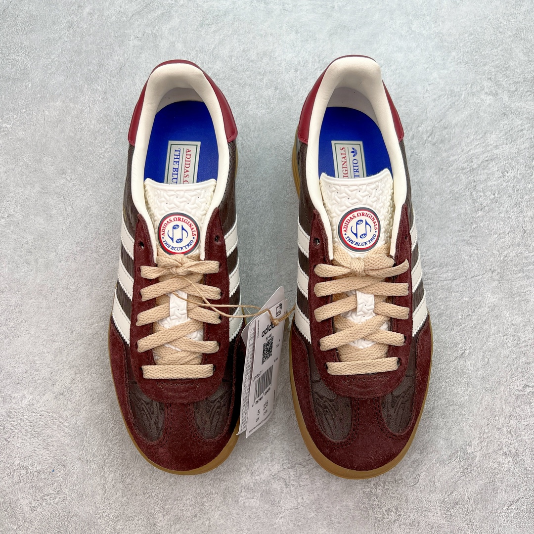 图片[2]-💰150 ＃MF AD Original Gazelle Indoor Trainers 瞪羚室内鞋系列低帮复古百搭休闲运动德训风板鞋 JP5671 高端零售特供批次 原厂定制长毛翻毛皮组合环保纤维革鞋面材质 内置环保海玻璃鞋垫 外置RB橡胶大底 产品品控稳定性领先行业 原厂全套原楦原纸板冲刀磨具开发 原厂皮料加持 原厂港宝加持定型后跟R度完美 将复古进行到底 简约流畅 三十年不变经典 这款Gazelle运动鞋 无论面料、配色、质感或设计 都只在重现其1991年原款的经典 皮革鞋面 撞色三条纹和鞋跟标的设计 力求呈现90年代的经典复古风潮 Samba火热的同时 也带动了其它的复古鞋型 Gazelle便是其中一只 Gazelle Indoor拥有包边更宽的T字型鞋头 更好的保护运动员的前掌 浓浓的复古氛围感 非常适合现在流行的Cleanfit风格 尺码：35.5 36 36⅔ 37⅓ 38 38⅔ 39⅓ 40 40⅔ 41⅓ 42 42⅔ 43⅓ 44 44⅔ 45 编码：by2936020-运动鞋