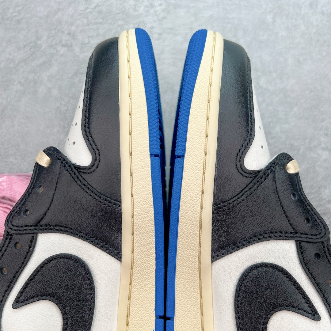 图片[14]-＃XC清远纯原福利 Travis Scott x Fragment Design x Air Jordan AJ1 Low OG SP 三方联名闪电倒钩2.0低帮 白蓝黑 DM7866-140 外贸高端零售特供批次 产品品控稳定性领先行业 各方面均可对飙L版 良心定价不杀猪 原厂全套原楦原纸板冲刀磨具开发 原厂皮料加持 原厂港宝加持定型后跟R度完美 同源原厂电绣 鬼脸飞翼针数密度立体效果一致 百分百一致原鞋 原厂拉帮工艺 针距密度一致 后跟弧度收口自然不对折 极致一眼正品既视感 进口玻璃冲刀皮料裁剪零毛边 全鞋电脑针车工艺 品控清洁度最高QC检验标准 免检产品 原厂订购鞋盒、鞋标、防尘纸、鞋撑、鞋带 追求极致的原厂味道 尺码：40.5 41 42 42.5 43 44 44.5 45 46 47.5-选品中心