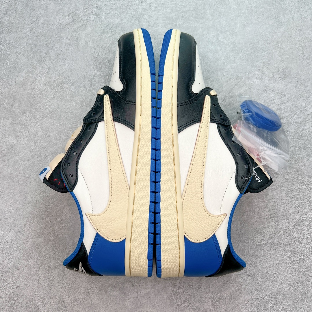 图片[4]-＃XC清远纯原福利 Travis Scott x Fragment Design x Air Jordan AJ1 Low OG SP 三方联名闪电倒钩2.0低帮 白蓝黑 DM7866-140 外贸高端零售特供批次 产品品控稳定性领先行业 各方面均可对飙L版 良心定价不杀猪 原厂全套原楦原纸板冲刀磨具开发 原厂皮料加持 原厂港宝加持定型后跟R度完美 同源原厂电绣 鬼脸飞翼针数密度立体效果一致 百分百一致原鞋 原厂拉帮工艺 针距密度一致 后跟弧度收口自然不对折 极致一眼正品既视感 进口玻璃冲刀皮料裁剪零毛边 全鞋电脑针车工艺 品控清洁度最高QC检验标准 免检产品 原厂订购鞋盒、鞋标、防尘纸、鞋撑、鞋带 追求极致的原厂味道 尺码：40.5 41 42 42.5 43 44 44.5 45 46 47.5-选品中心