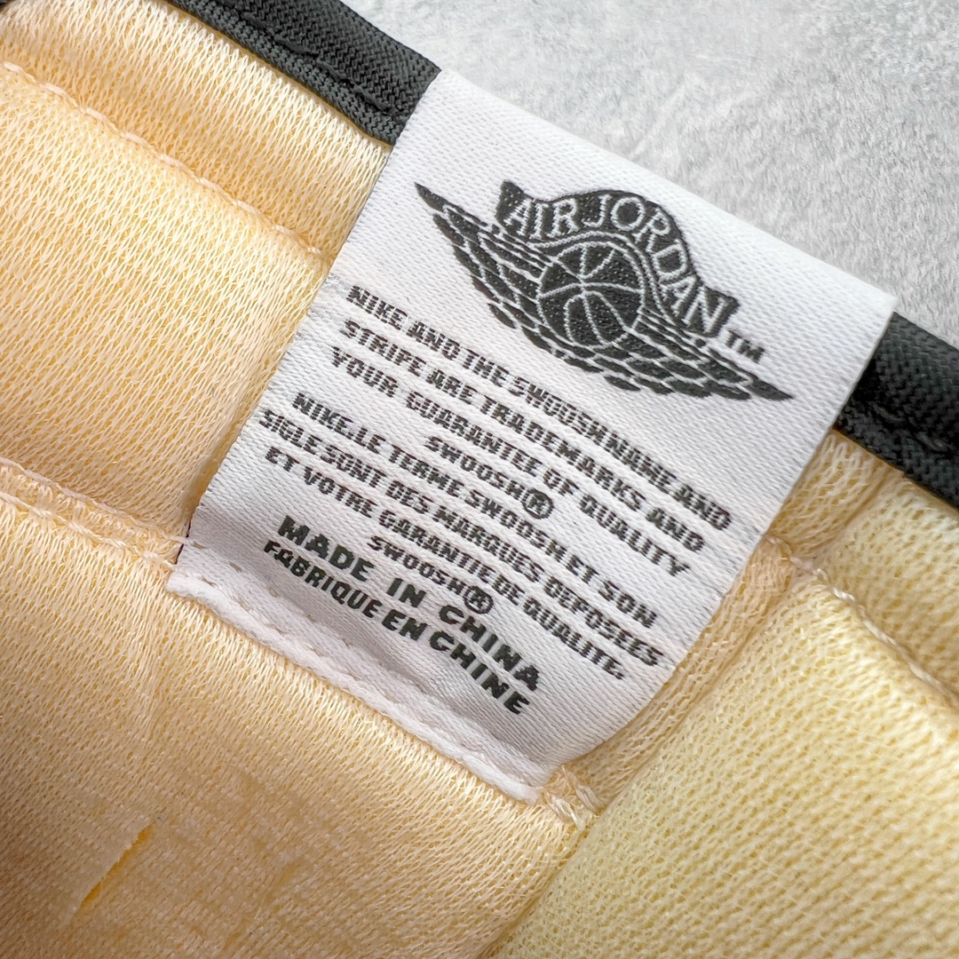 图片[19]-＃XC清远纯原福利 Travis Scott x Fragment Design x Air Jordan AJ1 Low OG SP 三方联名闪电倒钩2.0低帮 白蓝黑 DM7866-140 外贸高端零售特供批次 产品品控稳定性领先行业 各方面均可对飙L版 良心定价不杀猪 原厂全套原楦原纸板冲刀磨具开发 原厂皮料加持 原厂港宝加持定型后跟R度完美 同源原厂电绣 鬼脸飞翼针数密度立体效果一致 百分百一致原鞋 原厂拉帮工艺 针距密度一致 后跟弧度收口自然不对折 极致一眼正品既视感 进口玻璃冲刀皮料裁剪零毛边 全鞋电脑针车工艺 品控清洁度最高QC检验标准 免检产品 原厂订购鞋盒、鞋标、防尘纸、鞋撑、鞋带 追求极致的原厂味道 尺码：40.5 41 42 42.5 43 44 44.5 45 46 47.5-选品中心