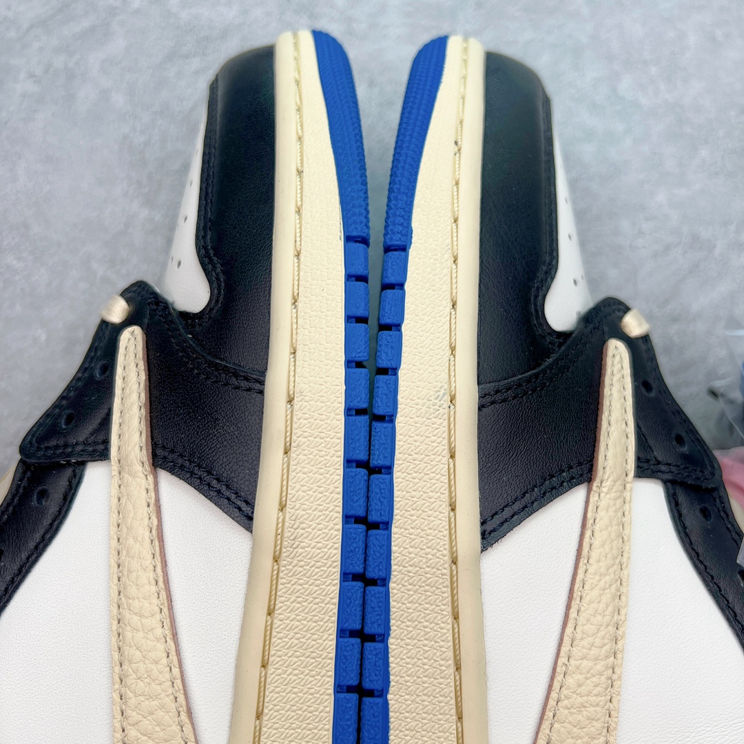 图片[15]-＃XC清远纯原福利 Travis Scott x Fragment Design x Air Jordan AJ1 Low OG SP 三方联名闪电倒钩2.0低帮 白蓝黑 DM7866-140 外贸高端零售特供批次 产品品控稳定性领先行业 各方面均可对飙L版 良心定价不杀猪 原厂全套原楦原纸板冲刀磨具开发 原厂皮料加持 原厂港宝加持定型后跟R度完美 同源原厂电绣 鬼脸飞翼针数密度立体效果一致 百分百一致原鞋 原厂拉帮工艺 针距密度一致 后跟弧度收口自然不对折 极致一眼正品既视感 进口玻璃冲刀皮料裁剪零毛边 全鞋电脑针车工艺 品控清洁度最高QC检验标准 免检产品 原厂订购鞋盒、鞋标、防尘纸、鞋撑、鞋带 追求极致的原厂味道 尺码：40.5 41 42 42.5 43 44 44.5 45 46 47.5-选品中心