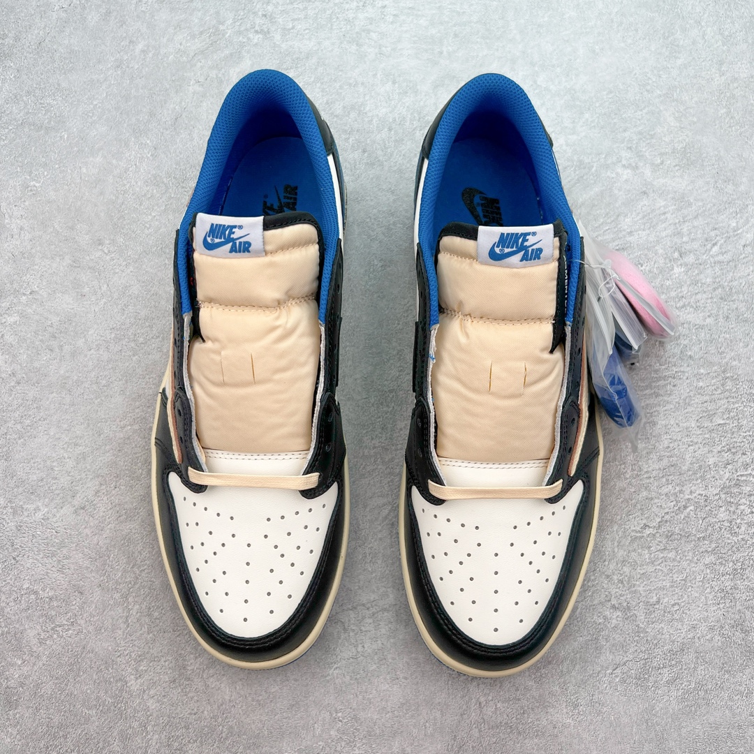 图片[2]-＃XC清远纯原福利 Travis Scott x Fragment Design x Air Jordan AJ1 Low OG SP 三方联名闪电倒钩2.0低帮 白蓝黑 DM7866-140 外贸高端零售特供批次 产品品控稳定性领先行业 各方面均可对飙L版 良心定价不杀猪 原厂全套原楦原纸板冲刀磨具开发 原厂皮料加持 原厂港宝加持定型后跟R度完美 同源原厂电绣 鬼脸飞翼针数密度立体效果一致 百分百一致原鞋 原厂拉帮工艺 针距密度一致 后跟弧度收口自然不对折 极致一眼正品既视感 进口玻璃冲刀皮料裁剪零毛边 全鞋电脑针车工艺 品控清洁度最高QC检验标准 免检产品 原厂订购鞋盒、鞋标、防尘纸、鞋撑、鞋带 追求极致的原厂味道 尺码：40.5 41 42 42.5 43 44 44.5 45 46 47.5-选品中心