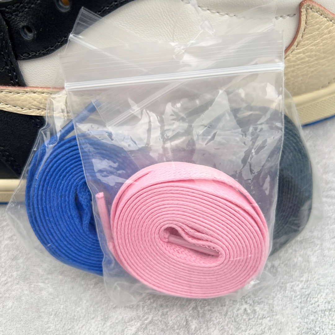 图片[16]-＃XC清远纯原福利 Travis Scott x Fragment Design x Air Jordan AJ1 Low OG SP 三方联名闪电倒钩2.0低帮 白蓝黑 DM7866-140 外贸高端零售特供批次 产品品控稳定性领先行业 各方面均可对飙L版 良心定价不杀猪 原厂全套原楦原纸板冲刀磨具开发 原厂皮料加持 原厂港宝加持定型后跟R度完美 同源原厂电绣 鬼脸飞翼针数密度立体效果一致 百分百一致原鞋 原厂拉帮工艺 针距密度一致 后跟弧度收口自然不对折 极致一眼正品既视感 进口玻璃冲刀皮料裁剪零毛边 全鞋电脑针车工艺 品控清洁度最高QC检验标准 免检产品 原厂订购鞋盒、鞋标、防尘纸、鞋撑、鞋带 追求极致的原厂味道 尺码：40.5 41 42 42.5 43 44 44.5 45 46 47.5-选品中心