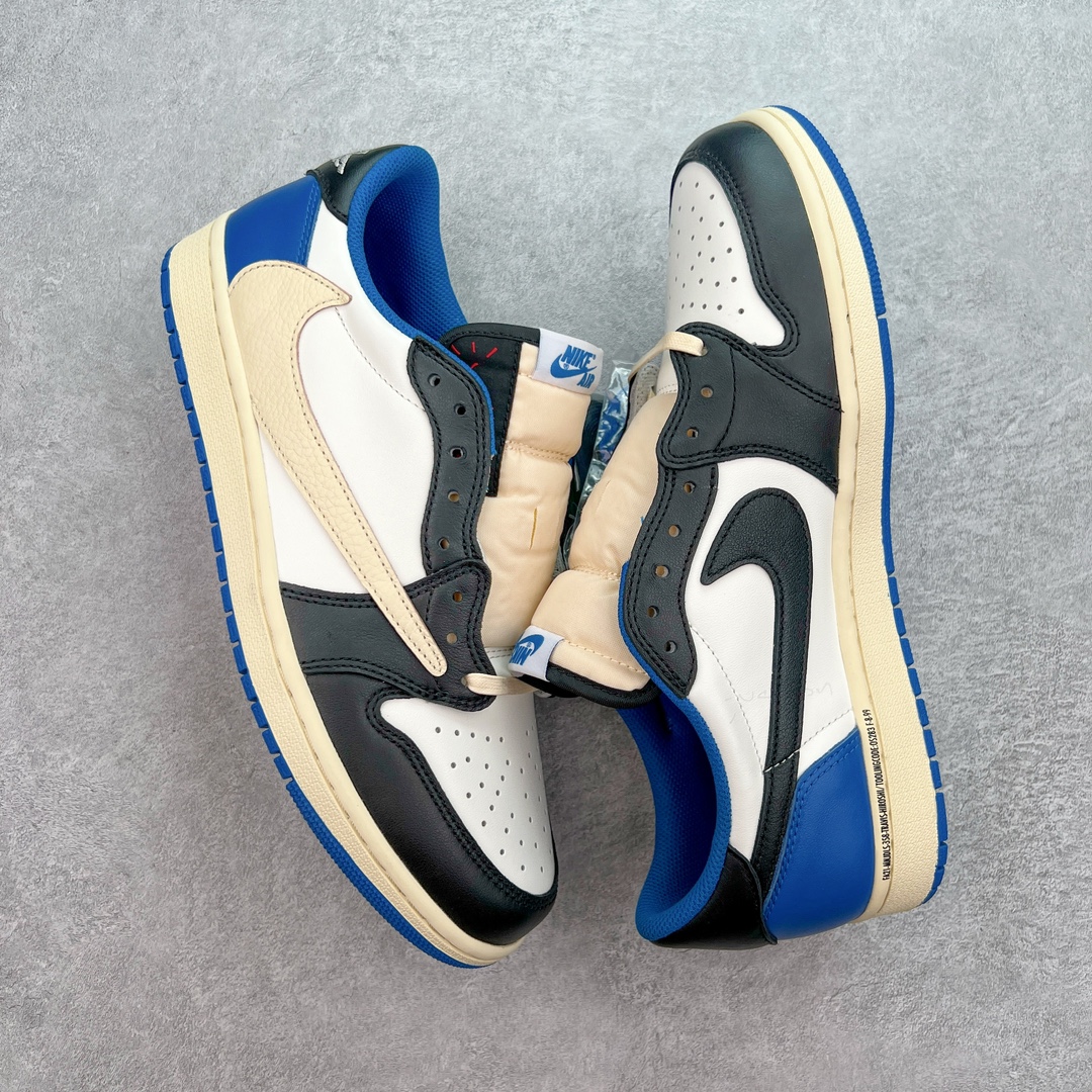 图片[3]-＃XC清远纯原福利 Travis Scott x Fragment Design x Air Jordan AJ1 Low OG SP 三方联名闪电倒钩2.0低帮 白蓝黑 DM7866-140 外贸高端零售特供批次 产品品控稳定性领先行业 各方面均可对飙L版 良心定价不杀猪 原厂全套原楦原纸板冲刀磨具开发 原厂皮料加持 原厂港宝加持定型后跟R度完美 同源原厂电绣 鬼脸飞翼针数密度立体效果一致 百分百一致原鞋 原厂拉帮工艺 针距密度一致 后跟弧度收口自然不对折 极致一眼正品既视感 进口玻璃冲刀皮料裁剪零毛边 全鞋电脑针车工艺 品控清洁度最高QC检验标准 免检产品 原厂订购鞋盒、鞋标、防尘纸、鞋撑、鞋带 追求极致的原厂味道 尺码：40.5 41 42 42.5 43 44 44.5 45 46 47.5-选品中心