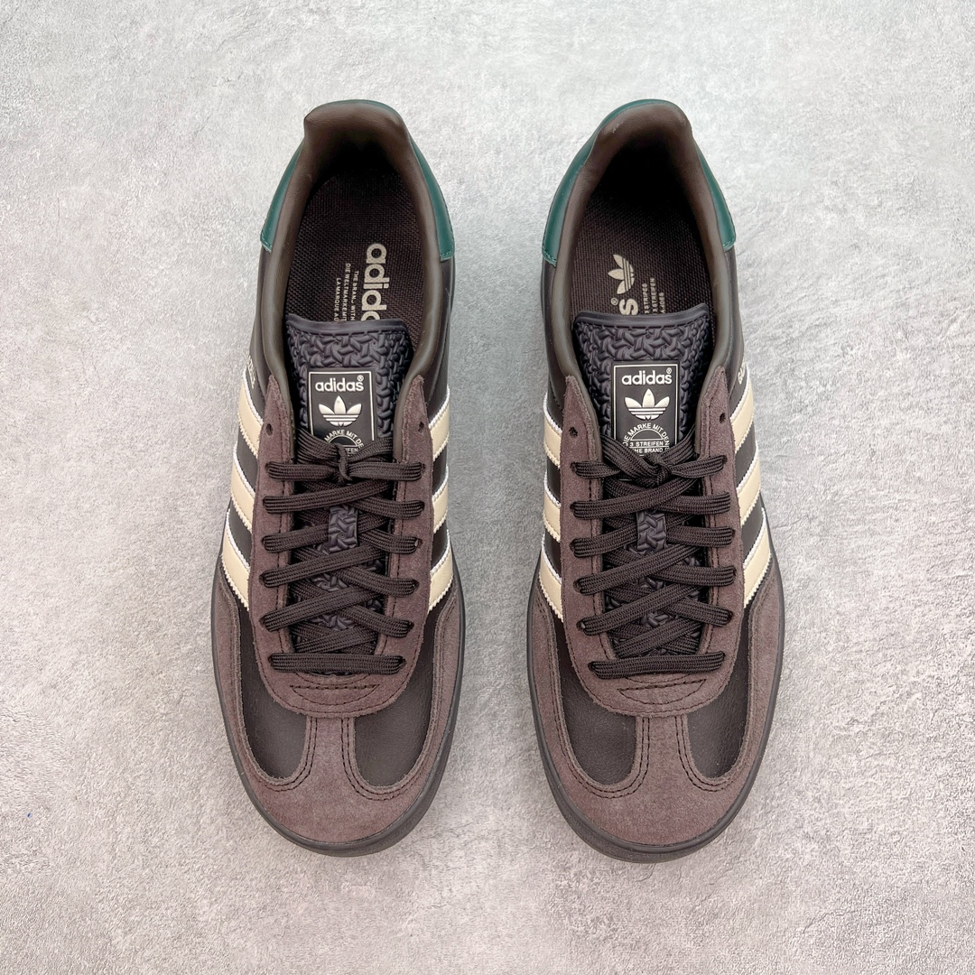 图片[2]-💰150 ＃MF AD Original Gazelle Indoor Trainers 瞪羚室内鞋系列低帮复古百搭休闲运动德训风板鞋 IH0374 高端零售特供批次 原厂定制长毛翻毛皮组合环保纤维革鞋面材质 内置环保海玻璃鞋垫 外置RB橡胶大底 产品品控稳定性领先行业 原厂全套原楦原纸板冲刀磨具开发 原厂皮料加持 原厂港宝加持定型后跟R度完美 将复古进行到底 简约流畅 三十年不变经典 这款Gazelle运动鞋 无论面料、配色、质感或设计 都只在重现其1991年原款的经典 皮革鞋面 撞色三条纹和鞋跟标的设计 力求呈现90年代的经典复古风潮 Samba火热的同时 也带动了其它的复古鞋型 Gazelle便是其中一只 Gazelle Indoor拥有包边更宽的T字型鞋头 更好的保护运动员的前掌 浓浓的复古氛围感 非常适合现在流行的Cleanfit风格 尺码：35.5 36 36⅔ 37⅓ 38 38⅔ 39⅓ 40 40⅔ 41⅓ 42 42⅔ 43⅓ 44 44⅔ 45 编码：by2936020-运动鞋