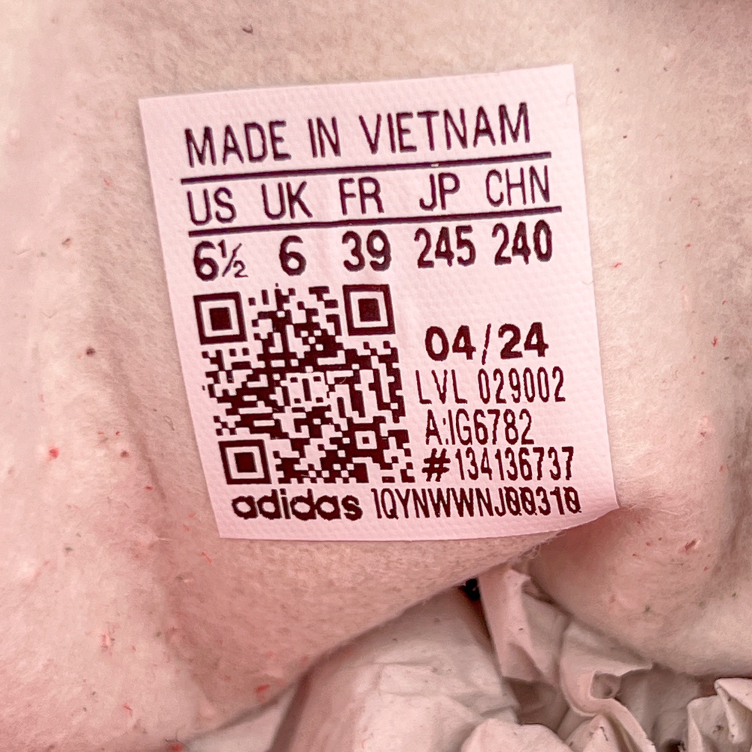 图片[12]-＃MF AD Original Gazelle Indoor Trainers 瞪羚室内鞋系列低帮复古百搭休闲运动德训风板鞋 IG6782 高端零售特供批次 原厂定制长毛翻毛皮组合环保纤维革鞋面材质 内置环保海玻璃鞋垫 外置RB橡胶大底 产品品控稳定性领先行业 原厂全套原楦原纸板冲刀磨具开发 原厂皮料加持 原厂港宝加持定型后跟R度完美 将复古进行到底 简约流畅 三十年不变经典 这款Gazelle运动鞋 无论面料、配色、质感或设计 都只在重现其1991年原款的经典 皮革鞋面 撞色三条纹和鞋跟标的设计 力求呈现90年代的经典复古风潮 Samba火热的同时 也带动了其它的复古鞋型 Gazelle便是其中一只 Gazelle Indoor拥有包边更宽的T字型鞋头 更好的保护运动员的前掌 浓浓的复古氛围感 非常适合现在流行的Cleanfit风格 尺码：35.5 36 36⅔ 37⅓ 38 38⅔ 39⅓ 40 40⅔ 41⅓ 42 42⅔ 43⅓ 44 44⅔ 45-选品中心