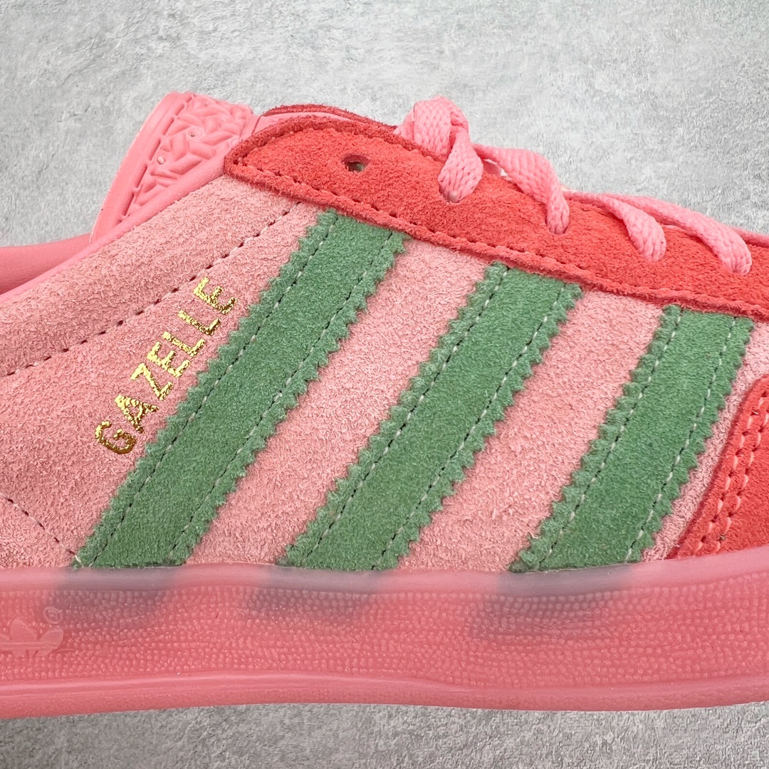 图片[19]-＃MF AD Original Gazelle Indoor Trainers 瞪羚室内鞋系列低帮复古百搭休闲运动德训风板鞋 IG6782 高端零售特供批次 原厂定制长毛翻毛皮组合环保纤维革鞋面材质 内置环保海玻璃鞋垫 外置RB橡胶大底 产品品控稳定性领先行业 原厂全套原楦原纸板冲刀磨具开发 原厂皮料加持 原厂港宝加持定型后跟R度完美 将复古进行到底 简约流畅 三十年不变经典 这款Gazelle运动鞋 无论面料、配色、质感或设计 都只在重现其1991年原款的经典 皮革鞋面 撞色三条纹和鞋跟标的设计 力求呈现90年代的经典复古风潮 Samba火热的同时 也带动了其它的复古鞋型 Gazelle便是其中一只 Gazelle Indoor拥有包边更宽的T字型鞋头 更好的保护运动员的前掌 浓浓的复古氛围感 非常适合现在流行的Cleanfit风格 尺码：35.5 36 36⅔ 37⅓ 38 38⅔ 39⅓ 40 40⅔ 41⅓ 42 42⅔ 43⅓ 44 44⅔ 45-选品中心