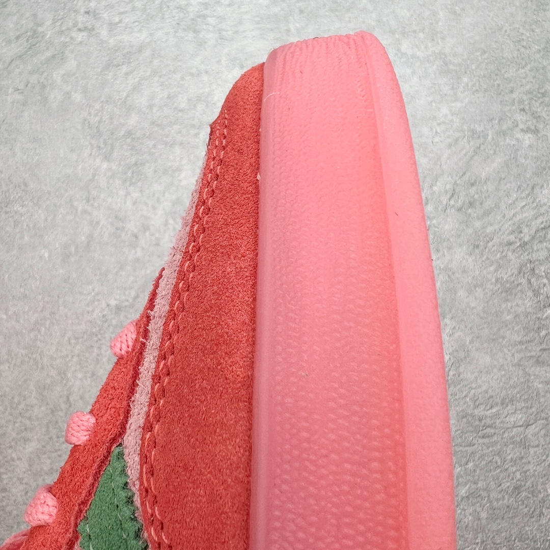 图片[17]-＃MF AD Original Gazelle Indoor Trainers 瞪羚室内鞋系列低帮复古百搭休闲运动德训风板鞋 IG6782 高端零售特供批次 原厂定制长毛翻毛皮组合环保纤维革鞋面材质 内置环保海玻璃鞋垫 外置RB橡胶大底 产品品控稳定性领先行业 原厂全套原楦原纸板冲刀磨具开发 原厂皮料加持 原厂港宝加持定型后跟R度完美 将复古进行到底 简约流畅 三十年不变经典 这款Gazelle运动鞋 无论面料、配色、质感或设计 都只在重现其1991年原款的经典 皮革鞋面 撞色三条纹和鞋跟标的设计 力求呈现90年代的经典复古风潮 Samba火热的同时 也带动了其它的复古鞋型 Gazelle便是其中一只 Gazelle Indoor拥有包边更宽的T字型鞋头 更好的保护运动员的前掌 浓浓的复古氛围感 非常适合现在流行的Cleanfit风格 尺码：35.5 36 36⅔ 37⅓ 38 38⅔ 39⅓ 40 40⅔ 41⅓ 42 42⅔ 43⅓ 44 44⅔ 45-选品中心