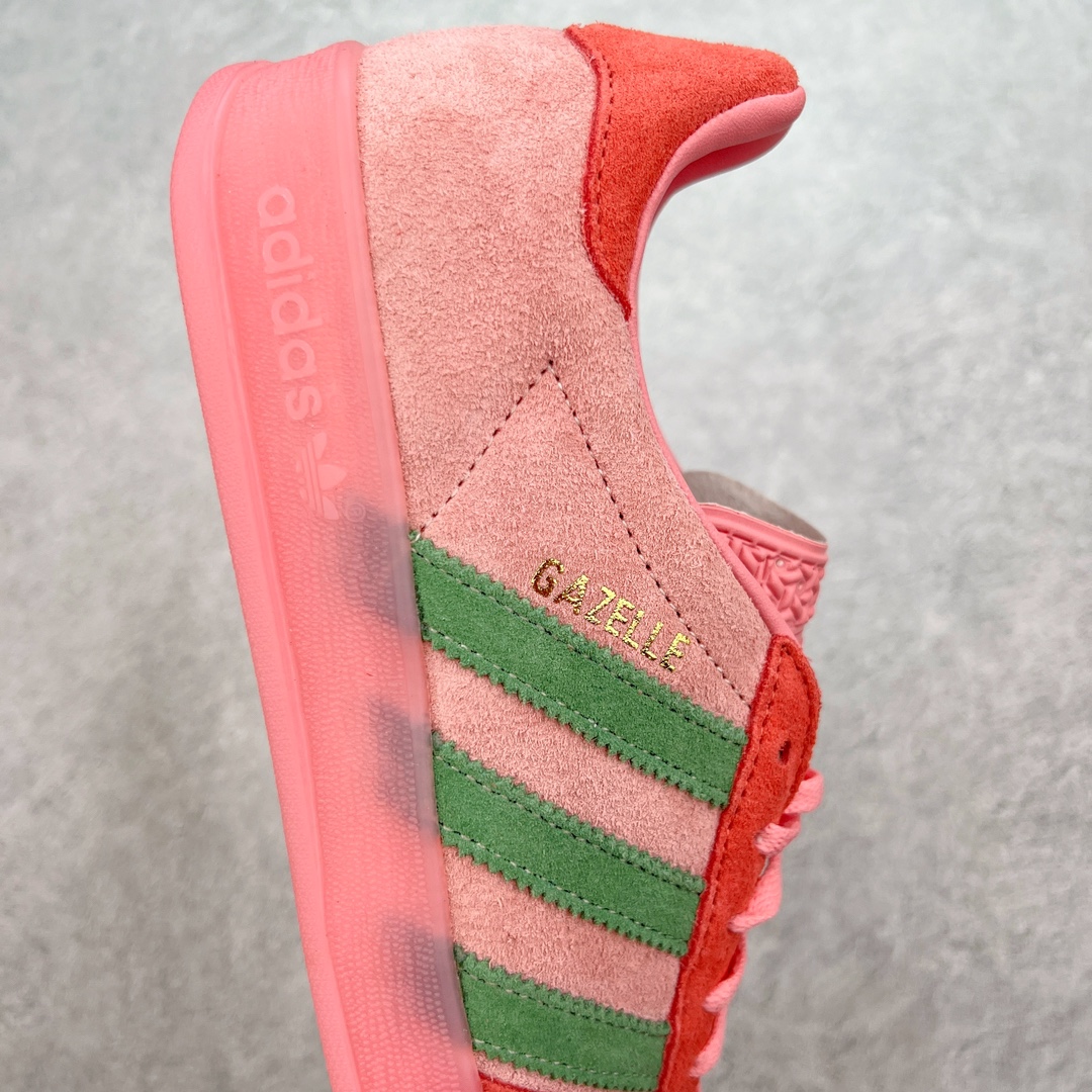 图片[6]-＃MF AD Original Gazelle Indoor Trainers 瞪羚室内鞋系列低帮复古百搭休闲运动德训风板鞋 IG6782 高端零售特供批次 原厂定制长毛翻毛皮组合环保纤维革鞋面材质 内置环保海玻璃鞋垫 外置RB橡胶大底 产品品控稳定性领先行业 原厂全套原楦原纸板冲刀磨具开发 原厂皮料加持 原厂港宝加持定型后跟R度完美 将复古进行到底 简约流畅 三十年不变经典 这款Gazelle运动鞋 无论面料、配色、质感或设计 都只在重现其1991年原款的经典 皮革鞋面 撞色三条纹和鞋跟标的设计 力求呈现90年代的经典复古风潮 Samba火热的同时 也带动了其它的复古鞋型 Gazelle便是其中一只 Gazelle Indoor拥有包边更宽的T字型鞋头 更好的保护运动员的前掌 浓浓的复古氛围感 非常适合现在流行的Cleanfit风格 尺码：35.5 36 36⅔ 37⅓ 38 38⅔ 39⅓ 40 40⅔ 41⅓ 42 42⅔ 43⅓ 44 44⅔ 45-选品中心