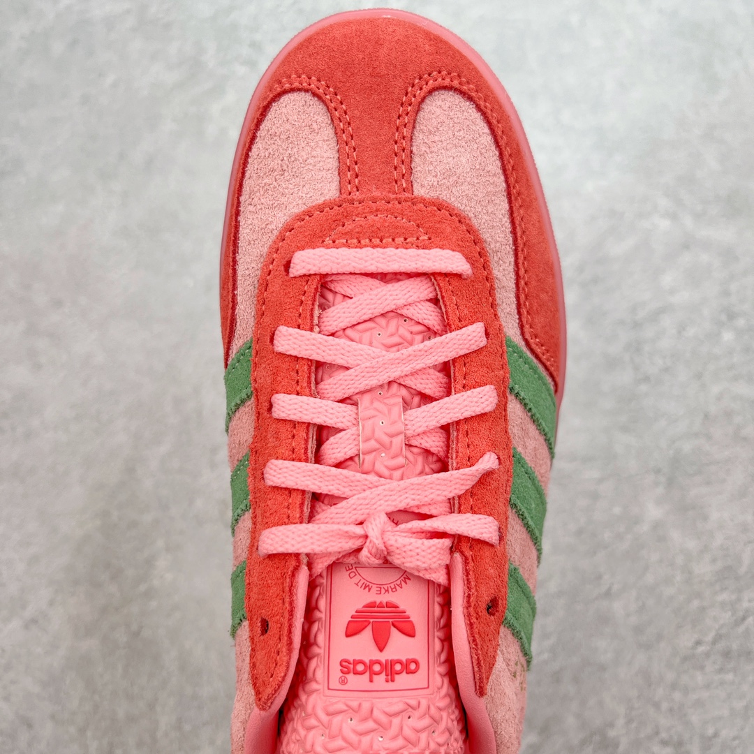 图片[4]-＃MF AD Original Gazelle Indoor Trainers 瞪羚室内鞋系列低帮复古百搭休闲运动德训风板鞋 IG6782 高端零售特供批次 原厂定制长毛翻毛皮组合环保纤维革鞋面材质 内置环保海玻璃鞋垫 外置RB橡胶大底 产品品控稳定性领先行业 原厂全套原楦原纸板冲刀磨具开发 原厂皮料加持 原厂港宝加持定型后跟R度完美 将复古进行到底 简约流畅 三十年不变经典 这款Gazelle运动鞋 无论面料、配色、质感或设计 都只在重现其1991年原款的经典 皮革鞋面 撞色三条纹和鞋跟标的设计 力求呈现90年代的经典复古风潮 Samba火热的同时 也带动了其它的复古鞋型 Gazelle便是其中一只 Gazelle Indoor拥有包边更宽的T字型鞋头 更好的保护运动员的前掌 浓浓的复古氛围感 非常适合现在流行的Cleanfit风格 尺码：35.5 36 36⅔ 37⅓ 38 38⅔ 39⅓ 40 40⅔ 41⅓ 42 42⅔ 43⅓ 44 44⅔ 45-选品中心