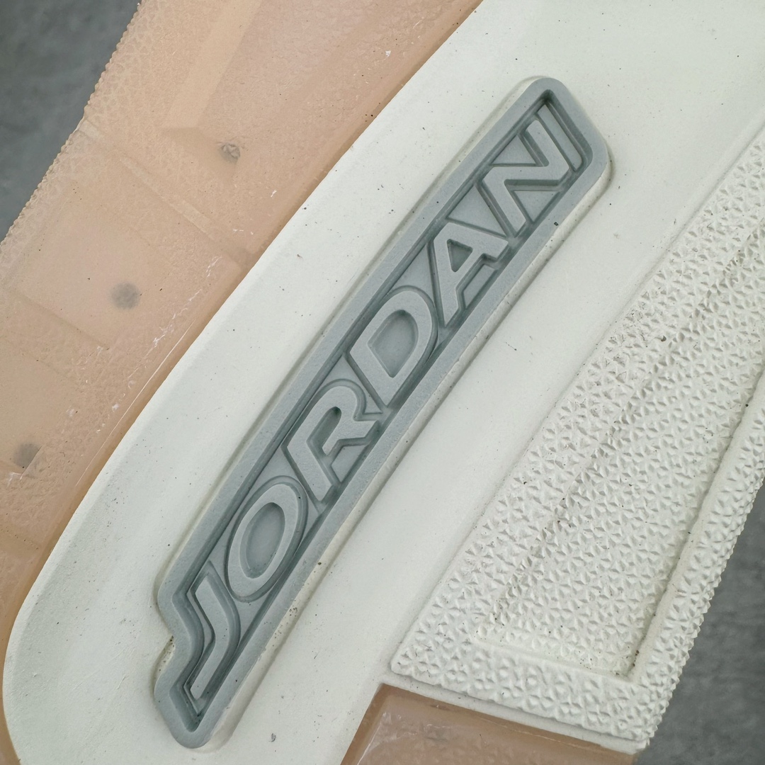 图片[11]-💰320 ＃K版纯原 Air Jordan AJ3 Craft \”Ivory\” 象牙白 货号：FJ9479-100 原楦原纸板开发 确保原汁原味 原厂皮料质感色泽绝无偏差 完美中底拉帮 原厂中底钢印  原档案大底 如假白送 大底纹路 气垫通透度PU的回弹性均百分百还原 原厂电绣鞋舌飞人刺绣针数立体讲究精细欢迎对比正品原鞋 SIZE：40 40.5 41 42 42.5 43 44 44.5 45 46 47.5 编码：by3936090-运动鞋