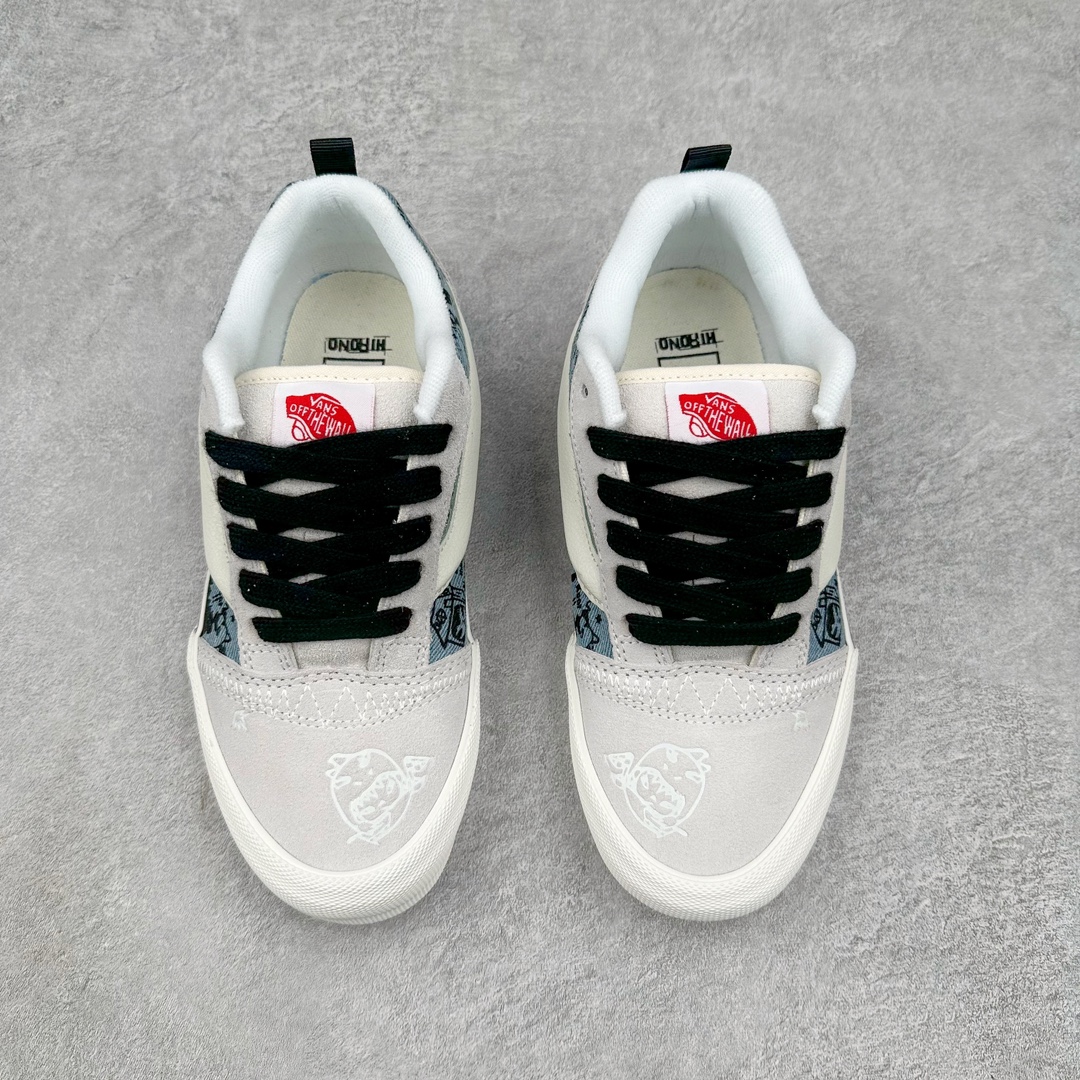 图片[2]-HIRONO x Vans Knu Skool 泡泡玛特小野联名 牛仔涂鸦 此次VANS携手泡泡玛特爆款IP 太有看头了！ Vans超火的土豆鞋，复古经典，鞋头放大、包边上移加厚、鞋舌加厚。Vans Classics 经典支线土豆鞋 Knu Skool 是完美的平替版，是大众争相追捧的 “面包鞋” 尺码：35 36 36.5 37 38 38.5 39 40 40.5 41 42 42.5 43 44 45 工艺：硫化1：1（重量1：1、真标、原钢印、材质标、鞋型标、合格证）-选品中心