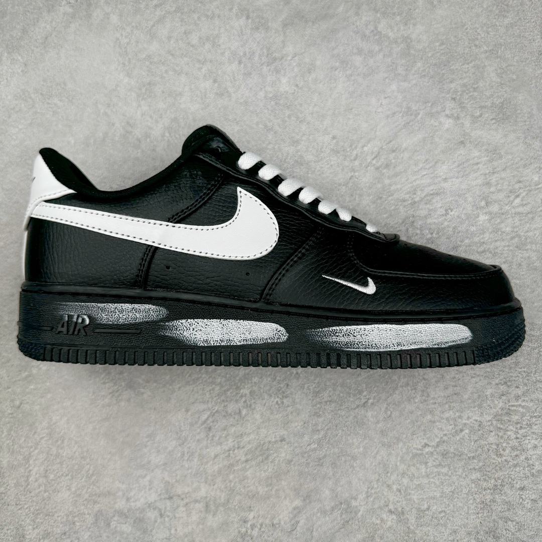 💰220 NK Air Force 1´07 Low 空军一号低帮百搭休闲运动板鞋 CT9533-081 柔软、弹性十足的缓震性能和出色的中底设计 横跨复古与现代的外型结合 造就出风靡全球 三十多年的Force 1 直到今天还深受青睐 SIZE：36 36.5 37.5 38 38.5 39 40 40.5 41 42 42.5 43 44 44.5 45 编码：Mby2936090-运动鞋