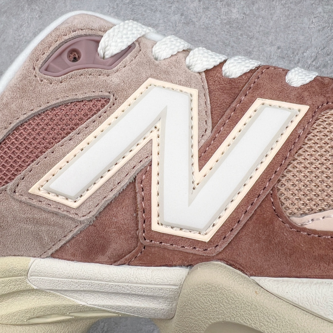 图片[17]-💰210 ＃AY纯原 New Balance NB9060系列 新百伦绒面革网布经典百搭防滑耐磨透气低帮生活休闲鞋 灰粉 U9060EEH 全套原楦原纸板原厂数据开发 进口三明治网面 原装进口翻毛皮料正确绒感卡色 正确中底拉帮中底网布细节 原厂标裁 带紫光防伪 定制后跟透明水晶模块 冲裁组合 大底贴合程度胶水上色把控完美 整洁度挑战全网艺术家 多道序QC把关品质完善 匠心打造 耗时两个月开发完成 工艺极其复杂难度可想而知 新开独立私模大底 全网唯一正确六层组合大底 高端零售专供产物 Size：36 37 37.5 38 38.5 39 40 40.5 41 42 42.5 43 44 45.5 46.5 编码：by2936080-运动鞋