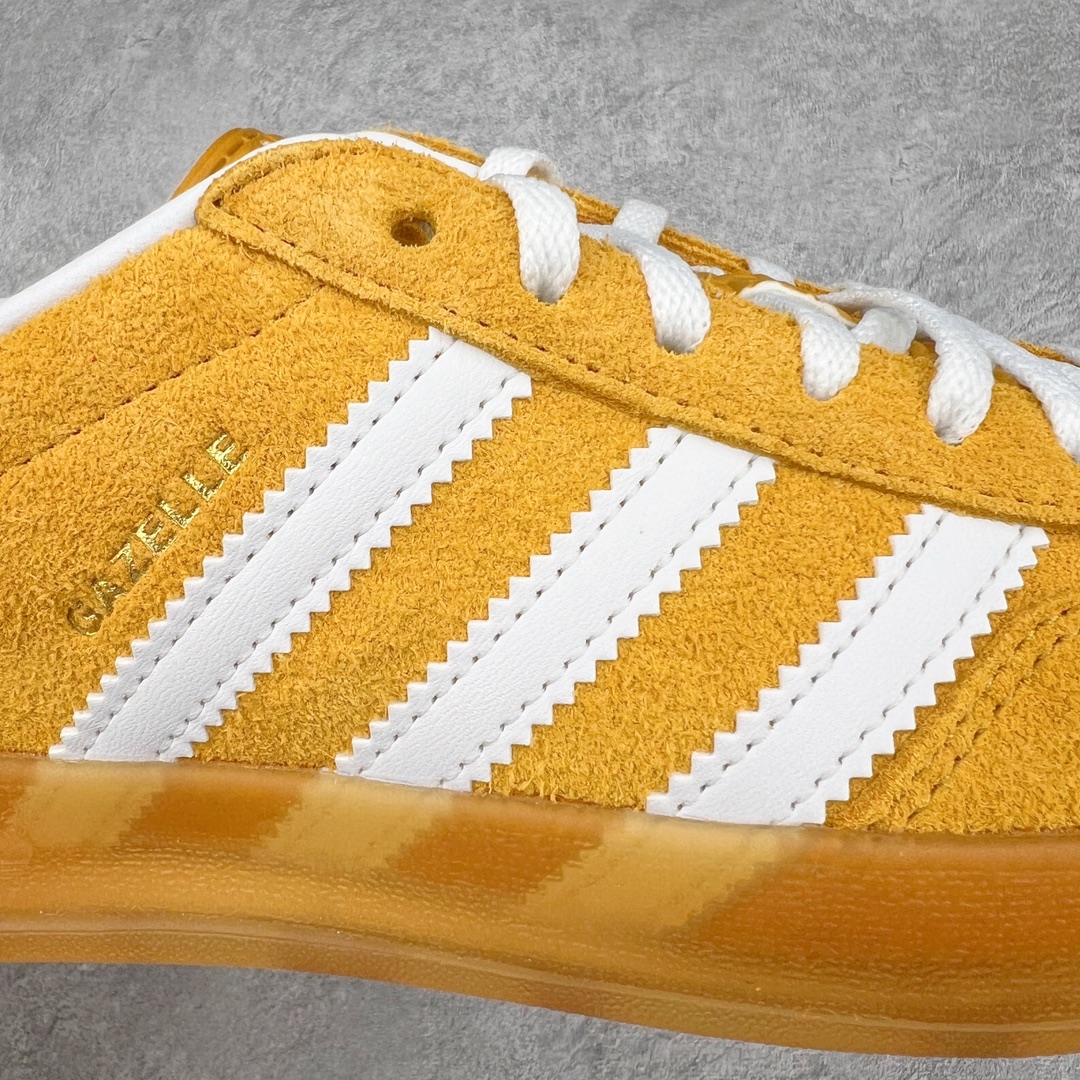 图片[16]-💰180 ＃PK纯原 AD Original Gazelle Indoor Trainers 瞪羚室内鞋系列低帮复古百搭休闲运动德训风板鞋 黄白 HQ8716 高端零售特供批次 原厂定制长毛翻毛皮组合环保纤维革鞋面材质 内置环保海玻璃鞋垫 外置RB橡胶大底 产品品控稳定性领先行业 原厂全套原楦原纸板冲刀磨具开发 原厂皮料加持 原厂港宝加持定型后跟R度完美 将复古进行到底 简约流畅 三十年不变经典 这款Gazelle运动鞋 无论面料、配色、质感或设计 都只在重现其1991年原款的经典 皮革鞋面 撞色三条纹和鞋跟标的设计 力求呈现90年代的经典复古风潮 Samba火热的同时 也带动了其它的复古鞋型 Gazelle便是其中一只 Gazelle Indoor拥有包边更宽的T字型鞋头 更好的保护运动员的前掌 浓浓的复古氛围感 非常适合现在流行的Cleanfit风格 SIZE：35.5 36 36.5 37.5 38 38.5 39 40 40.5 41 42 42.5 43 44 44.5 45 46 编码：by2936050-运动鞋