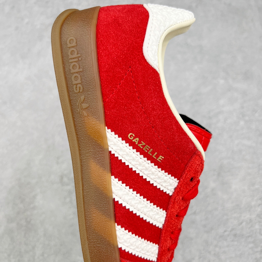 图片[6]-＃PK纯原 AD Original Gazelle Indoor Trainers 瞪羚室内鞋系列低帮复古百搭休闲运动德训风板鞋 红白 IF1808 高端零售特供批次 原厂定制长毛翻毛皮组合环保纤维革鞋面材质 内置环保海玻璃鞋垫 外置RB橡胶大底 产品品控稳定性领先行业 原厂全套原楦原纸板冲刀磨具开发 原厂皮料加持 原厂港宝加持定型后跟R度完美 将复古进行到底 简约流畅 三十年不变经典 这款Gazelle运动鞋 无论面料、配色、质感或设计 都只在重现其1991年原款的经典 皮革鞋面 撞色三条纹和鞋跟标的设计 力求呈现90年代的经典复古风潮 Samba火热的同时 也带动了其它的复古鞋型 Gazelle便是其中一只 Gazelle Indoor拥有包边更宽的T字型鞋头 更好的保护运动员的前掌 浓浓的复古氛围感 非常适合现在流行的Cleanfit风格 尺码：35.5 36 36.5 37.5 38 38.5 39 40 40.5 41 42 42.5 43 44 44.5 45 46-选品中心