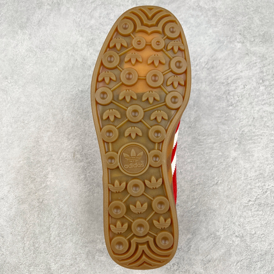 图片[9]-＃PK纯原 AD Original Gazelle Indoor Trainers 瞪羚室内鞋系列低帮复古百搭休闲运动德训风板鞋 红白 IF1808 高端零售特供批次 原厂定制长毛翻毛皮组合环保纤维革鞋面材质 内置环保海玻璃鞋垫 外置RB橡胶大底 产品品控稳定性领先行业 原厂全套原楦原纸板冲刀磨具开发 原厂皮料加持 原厂港宝加持定型后跟R度完美 将复古进行到底 简约流畅 三十年不变经典 这款Gazelle运动鞋 无论面料、配色、质感或设计 都只在重现其1991年原款的经典 皮革鞋面 撞色三条纹和鞋跟标的设计 力求呈现90年代的经典复古风潮 Samba火热的同时 也带动了其它的复古鞋型 Gazelle便是其中一只 Gazelle Indoor拥有包边更宽的T字型鞋头 更好的保护运动员的前掌 浓浓的复古氛围感 非常适合现在流行的Cleanfit风格 尺码：35.5 36 36.5 37.5 38 38.5 39 40 40.5 41 42 42.5 43 44 44.5 45 46-选品中心