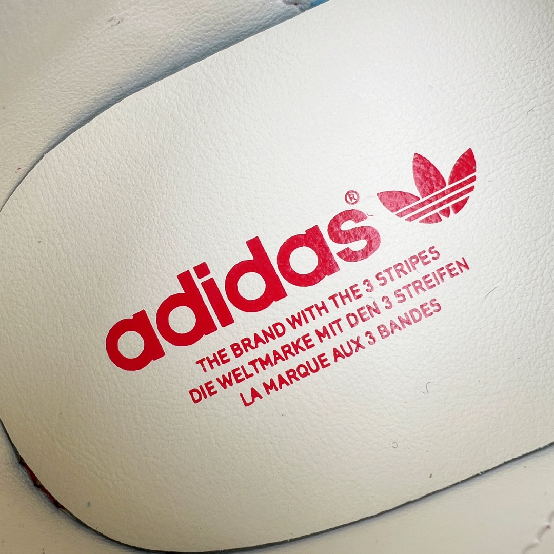 图片[13]-＃PK纯原 AD Original Gazelle Indoor Trainers 瞪羚室内鞋系列低帮复古百搭休闲运动德训风板鞋 红白 IF1808 高端零售特供批次 原厂定制长毛翻毛皮组合环保纤维革鞋面材质 内置环保海玻璃鞋垫 外置RB橡胶大底 产品品控稳定性领先行业 原厂全套原楦原纸板冲刀磨具开发 原厂皮料加持 原厂港宝加持定型后跟R度完美 将复古进行到底 简约流畅 三十年不变经典 这款Gazelle运动鞋 无论面料、配色、质感或设计 都只在重现其1991年原款的经典 皮革鞋面 撞色三条纹和鞋跟标的设计 力求呈现90年代的经典复古风潮 Samba火热的同时 也带动了其它的复古鞋型 Gazelle便是其中一只 Gazelle Indoor拥有包边更宽的T字型鞋头 更好的保护运动员的前掌 浓浓的复古氛围感 非常适合现在流行的Cleanfit风格 尺码：35.5 36 36.5 37.5 38 38.5 39 40 40.5 41 42 42.5 43 44 44.5 45 46-选品中心