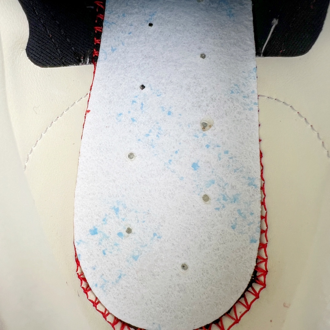 图片[11]-＃PK纯原 AD Original Gazelle Indoor Trainers 瞪羚室内鞋系列低帮复古百搭休闲运动德训风板鞋 红白 IF1808 高端零售特供批次 原厂定制长毛翻毛皮组合环保纤维革鞋面材质 内置环保海玻璃鞋垫 外置RB橡胶大底 产品品控稳定性领先行业 原厂全套原楦原纸板冲刀磨具开发 原厂皮料加持 原厂港宝加持定型后跟R度完美 将复古进行到底 简约流畅 三十年不变经典 这款Gazelle运动鞋 无论面料、配色、质感或设计 都只在重现其1991年原款的经典 皮革鞋面 撞色三条纹和鞋跟标的设计 力求呈现90年代的经典复古风潮 Samba火热的同时 也带动了其它的复古鞋型 Gazelle便是其中一只 Gazelle Indoor拥有包边更宽的T字型鞋头 更好的保护运动员的前掌 浓浓的复古氛围感 非常适合现在流行的Cleanfit风格 尺码：35.5 36 36.5 37.5 38 38.5 39 40 40.5 41 42 42.5 43 44 44.5 45 46-选品中心