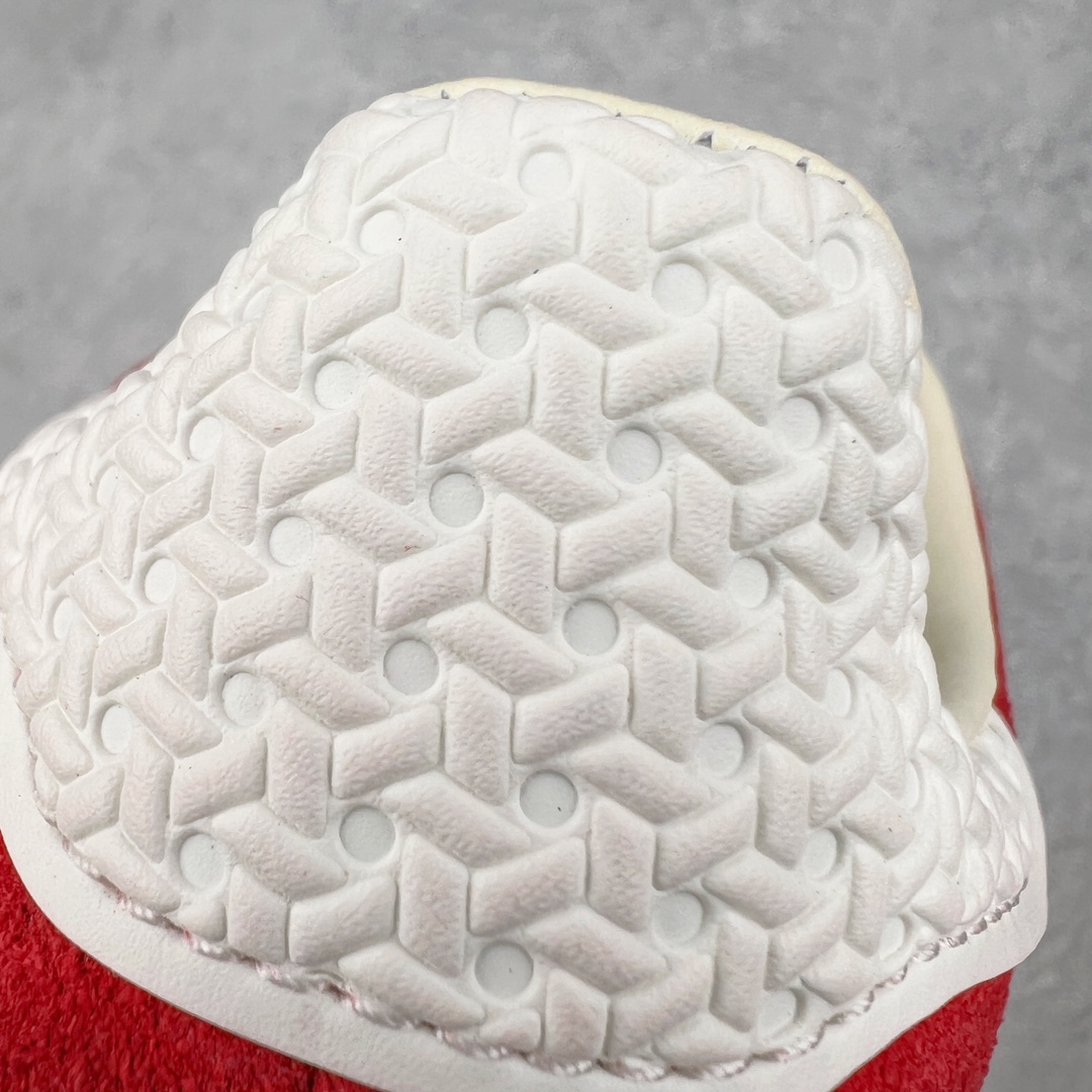 图片[16]-＃PK纯原 AD Original Gazelle Indoor Trainers 瞪羚室内鞋系列低帮复古百搭休闲运动德训风板鞋 红白 IF1808 高端零售特供批次 原厂定制长毛翻毛皮组合环保纤维革鞋面材质 内置环保海玻璃鞋垫 外置RB橡胶大底 产品品控稳定性领先行业 原厂全套原楦原纸板冲刀磨具开发 原厂皮料加持 原厂港宝加持定型后跟R度完美 将复古进行到底 简约流畅 三十年不变经典 这款Gazelle运动鞋 无论面料、配色、质感或设计 都只在重现其1991年原款的经典 皮革鞋面 撞色三条纹和鞋跟标的设计 力求呈现90年代的经典复古风潮 Samba火热的同时 也带动了其它的复古鞋型 Gazelle便是其中一只 Gazelle Indoor拥有包边更宽的T字型鞋头 更好的保护运动员的前掌 浓浓的复古氛围感 非常适合现在流行的Cleanfit风格 尺码：35.5 36 36.5 37.5 38 38.5 39 40 40.5 41 42 42.5 43 44 44.5 45 46-选品中心