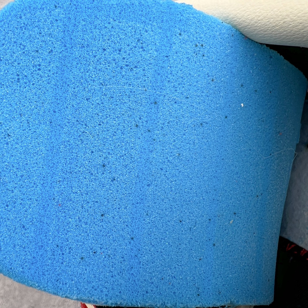 图片[12]-＃PK纯原 AD Original Gazelle Indoor Trainers 瞪羚室内鞋系列低帮复古百搭休闲运动德训风板鞋 红白 IF1808 高端零售特供批次 原厂定制长毛翻毛皮组合环保纤维革鞋面材质 内置环保海玻璃鞋垫 外置RB橡胶大底 产品品控稳定性领先行业 原厂全套原楦原纸板冲刀磨具开发 原厂皮料加持 原厂港宝加持定型后跟R度完美 将复古进行到底 简约流畅 三十年不变经典 这款Gazelle运动鞋 无论面料、配色、质感或设计 都只在重现其1991年原款的经典 皮革鞋面 撞色三条纹和鞋跟标的设计 力求呈现90年代的经典复古风潮 Samba火热的同时 也带动了其它的复古鞋型 Gazelle便是其中一只 Gazelle Indoor拥有包边更宽的T字型鞋头 更好的保护运动员的前掌 浓浓的复古氛围感 非常适合现在流行的Cleanfit风格 尺码：35.5 36 36.5 37.5 38 38.5 39 40 40.5 41 42 42.5 43 44 44.5 45 46-选品中心