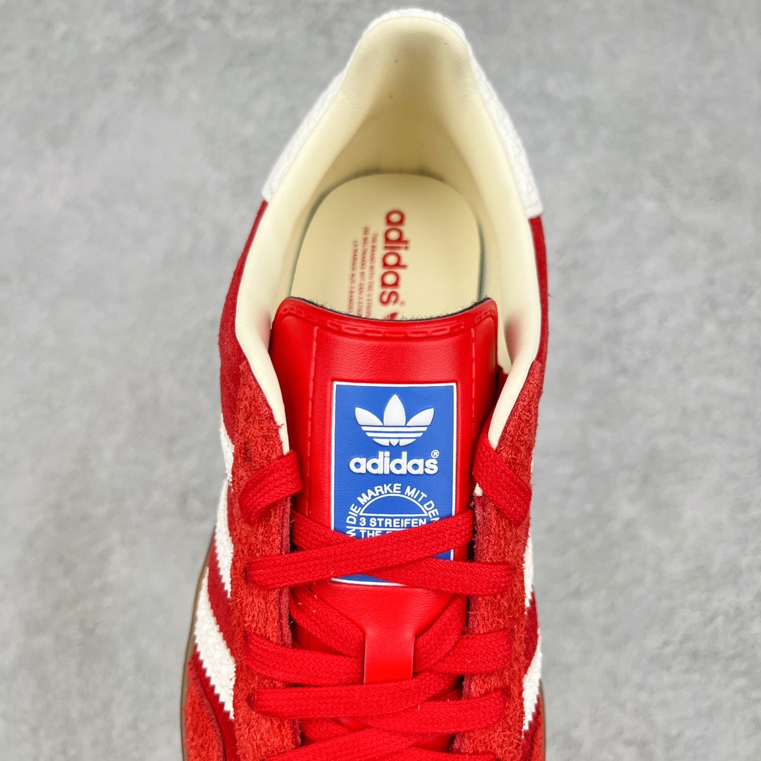 图片[5]-＃PK纯原 AD Original Gazelle Indoor Trainers 瞪羚室内鞋系列低帮复古百搭休闲运动德训风板鞋 红白 IF1808 高端零售特供批次 原厂定制长毛翻毛皮组合环保纤维革鞋面材质 内置环保海玻璃鞋垫 外置RB橡胶大底 产品品控稳定性领先行业 原厂全套原楦原纸板冲刀磨具开发 原厂皮料加持 原厂港宝加持定型后跟R度完美 将复古进行到底 简约流畅 三十年不变经典 这款Gazelle运动鞋 无论面料、配色、质感或设计 都只在重现其1991年原款的经典 皮革鞋面 撞色三条纹和鞋跟标的设计 力求呈现90年代的经典复古风潮 Samba火热的同时 也带动了其它的复古鞋型 Gazelle便是其中一只 Gazelle Indoor拥有包边更宽的T字型鞋头 更好的保护运动员的前掌 浓浓的复古氛围感 非常适合现在流行的Cleanfit风格 尺码：35.5 36 36.5 37.5 38 38.5 39 40 40.5 41 42 42.5 43 44 44.5 45 46-选品中心