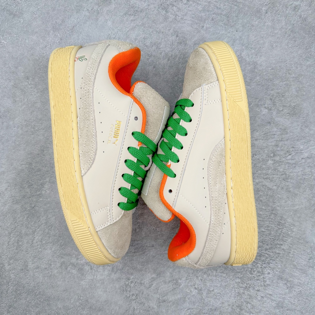 图片[3]-💰160 PUMA SUEDE XL 彪马新款面包鞋男女同款复古休闲板鞋 赠送一双鞋带 鞋身通体采用细腻的麂皮材质 厚实柔软 质感出众 鞋侧保留PUMA标志性跑道图案 侧面与后跟点缀金属色PUMA LOGO 兼具辨识度与细节感 加厚鞋垫、饱满鞋舌 搭配加宽扁形鞋带 使得穿着感更加贴合与舒适 值得一提的是 本季SUEDE XL鞋款以黑色、红色及蓝色最为瞩目 经典黑的配色 在低调之余可轻松驾驭任何潮流风格造型 而高饱和度的配色 则是当之无愧的早春出街利器。货号: 395205 尺码：36 37 37.5 38 38.5 39 40 40.5 41 42 42.5 43 44 45 编码：Sby2936030-运动鞋