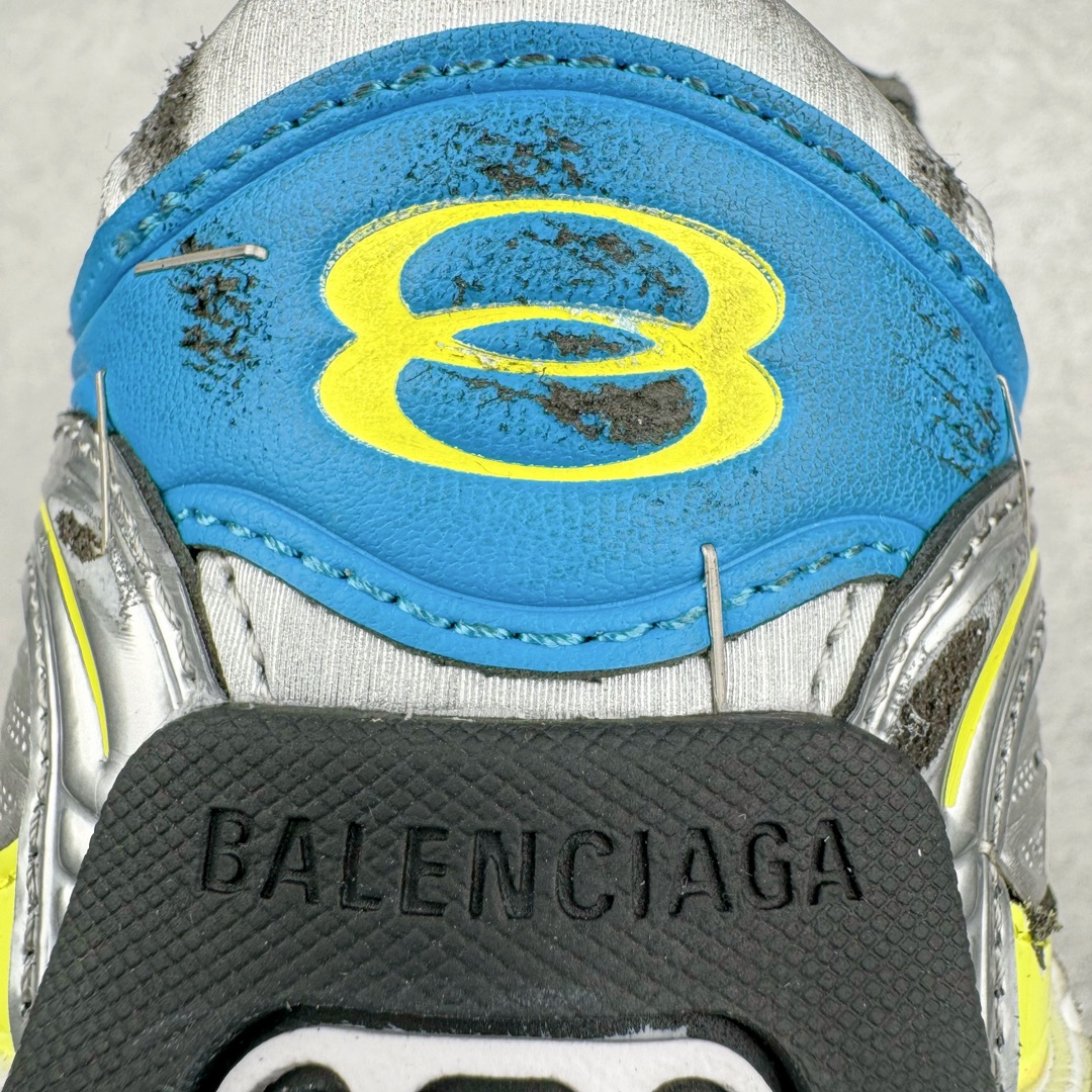 图片[12]-💰380 ＃XA BALENCIAGA Stapler Sneakers 巴黎世家订书机鞋网布系带低帮走秀复古老爹鞋 圈内最强巴黎 尺码大小一比一还原Zp 区别其他工厂缩小两个号码 全套原纸板楦头开发 最原汁原味的灵魂版型 全鞋荧光划线卡点 胶水把控整洁度追求极致完美 每一双都是工艺品 多重QC质检 超越公司货的品控标准 实实在在的免检产品 原盒原配 正确字体电绣 粗细、位置、大小正确 侧边TPU 透气孔匹配意产原版 正确分离大底 TPU软底 原版一致大底LOGO 立体感十足 原厂皮料水洗做旧 采购原厂网纱 不含皮革 网布材料和聚氨酯 磨损效果 展现品牌对于新潮事物的热情 这款鞋子拥有巨大尺寸和醒目设计 符合当下”老爹鞋”的趋势 鞋子采用银灰配色 营造出低调而不失华丽的效果 10XL的尺码使它成为市场中最显眼的存在 适合追求个性化的人群 Balenciaga始终站在时尚前沿 此次发布的产品再次体现了他们的创新能力 偏大两码 尺码：35 36 37 38 39 40 41 42 43 44 45 46 编码：by4936050-运动鞋