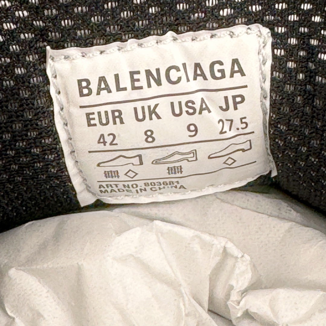 图片[10]-💰380 ＃XA BALENCIAGA Stapler Sneakers 巴黎世家订书机鞋网布系带低帮走秀复古老爹鞋 圈内最强巴黎 尺码大小一比一还原Zp 区别其他工厂缩小两个号码 全套原纸板楦头开发 最原汁原味的灵魂版型 全鞋荧光划线卡点 胶水把控整洁度追求极致完美 每一双都是工艺品 多重QC质检 超越公司货的品控标准 实实在在的免检产品 原盒原配 正确字体电绣 粗细、位置、大小正确 侧边TPU 透气孔匹配意产原版 正确分离大底 TPU软底 原版一致大底LOGO 立体感十足 原厂皮料水洗做旧 采购原厂网纱 不含皮革 网布材料和聚氨酯 磨损效果 展现品牌对于新潮事物的热情 这款鞋子拥有巨大尺寸和醒目设计 符合当下”老爹鞋”的趋势 鞋子采用银灰配色 营造出低调而不失华丽的效果 10XL的尺码使它成为市场中最显眼的存在 适合追求个性化的人群 Balenciaga始终站在时尚前沿 此次发布的产品再次体现了他们的创新能力 偏大两码 尺码：35 36 37 38 39 40 41 42 43 44 45 46 编码：by4936050-运动鞋